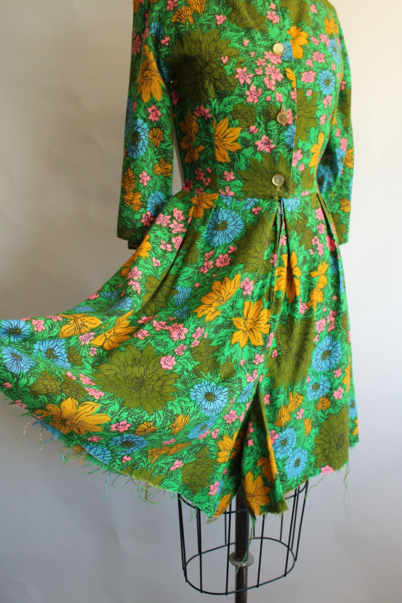 Vintage Vintage 1960s Jumpsuit, Rosa Ray Floral Print Cutoff Shorts Size 26" / US 2 / IT 38 - 8 Thumbnail