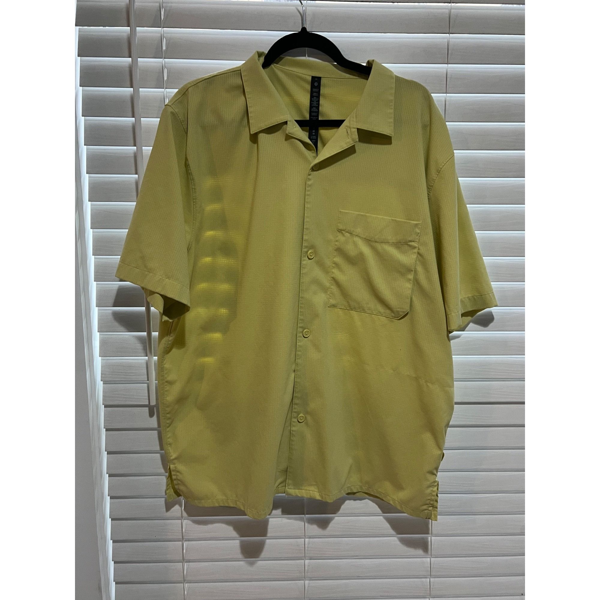 Lululemon Lululemon Short Sleeve Button Up Shirt - Size XL Size US XL / EU 56 / 4 - 1 Thumbnail