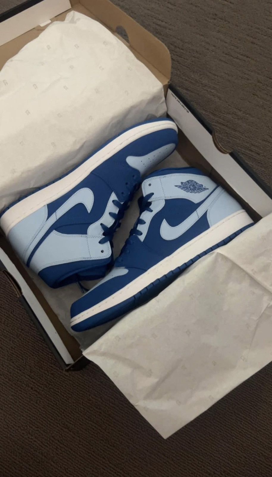 Nike Nike Air Jordan 1 Retro Mid 'Ice Blue' sneaker Size US 12 / EU 45 - 7 Thumbnail