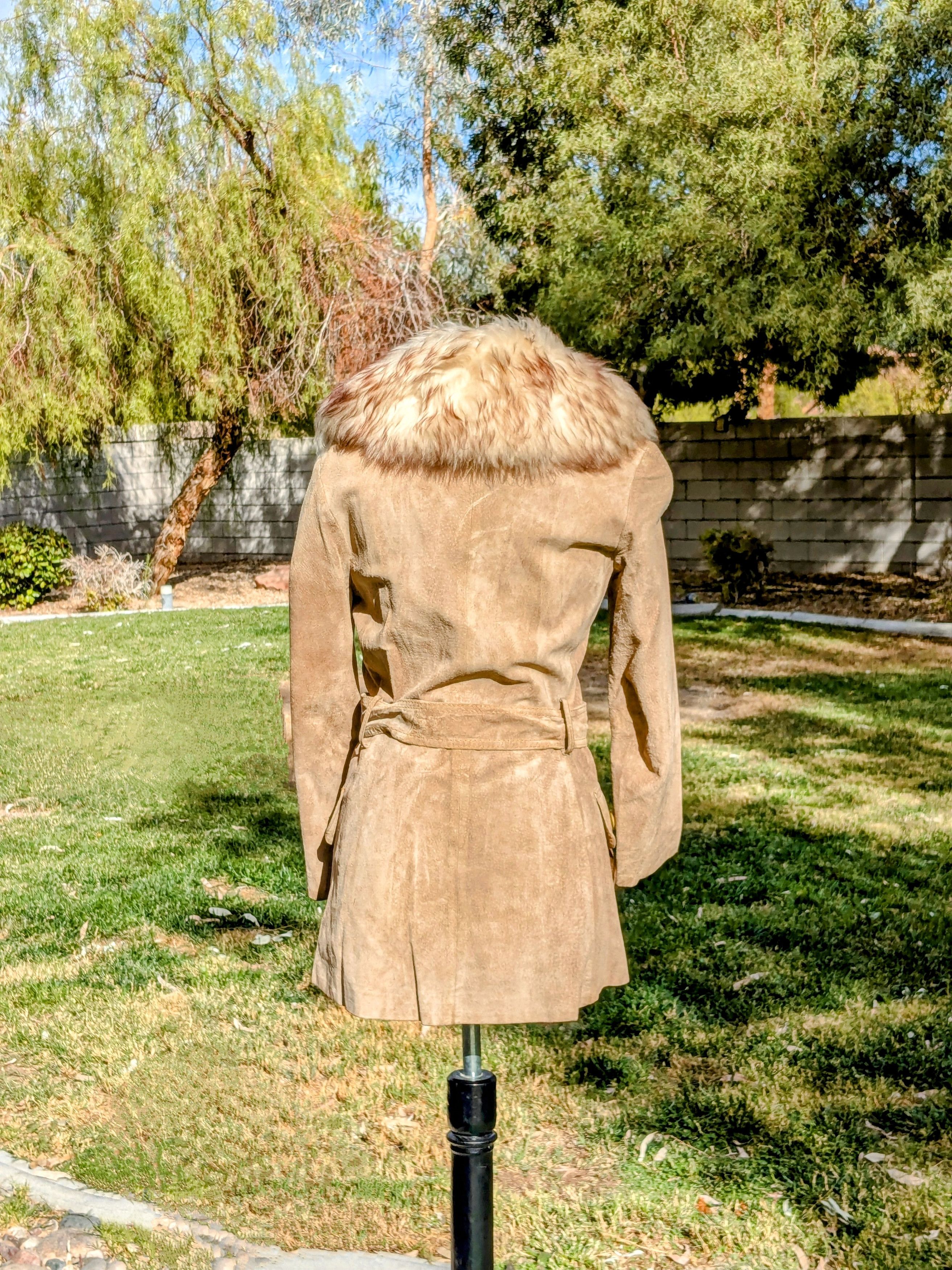 Vintage Vintage 1970s Petite Suede Fur Collar Button Trench Coat Size M / US 6-8 / IT 42-44 - 3 Thumbnail