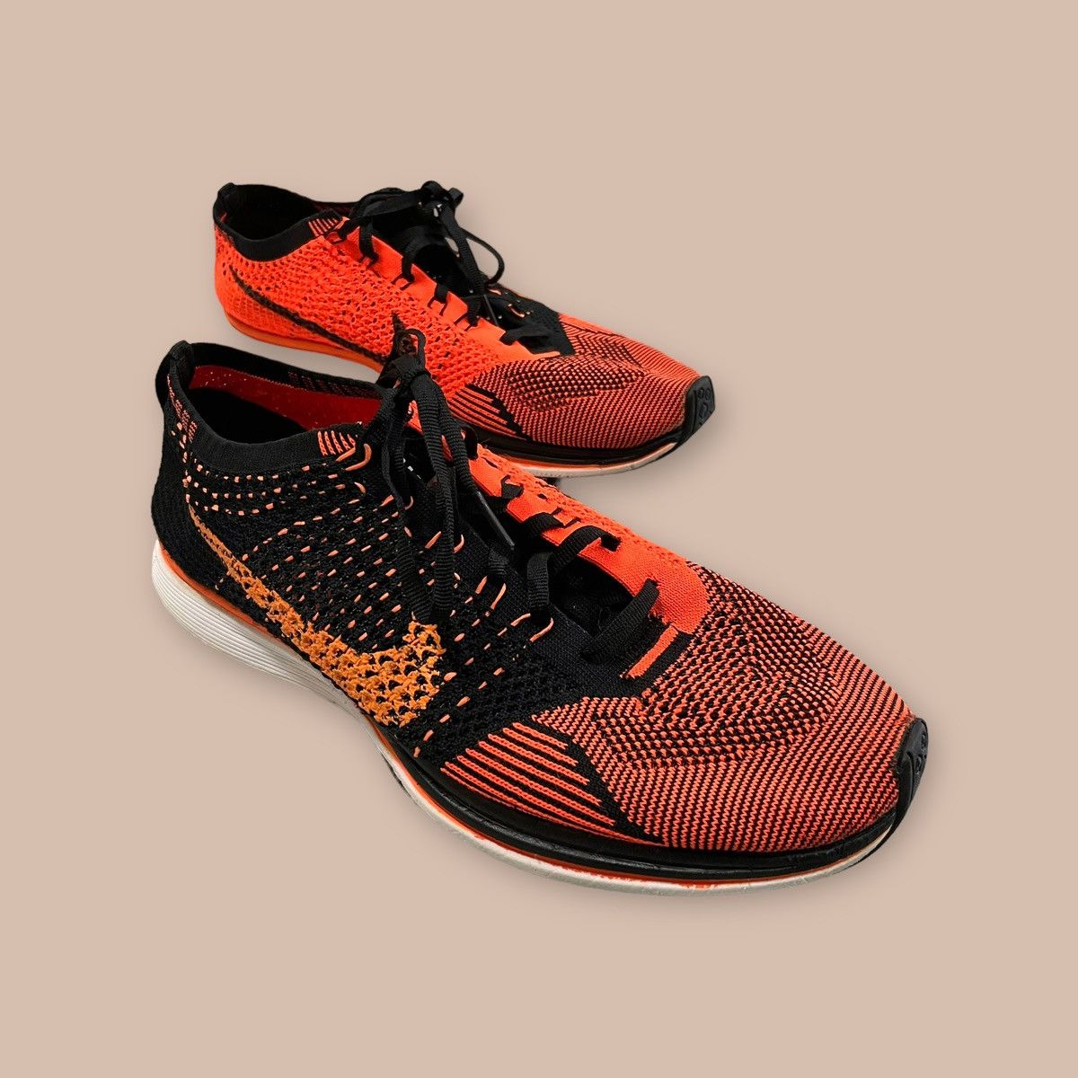 Nike Nike Flyknit Racer "Black Laser Crimson" Size US 10 / EU 43 - 6 Thumbnail