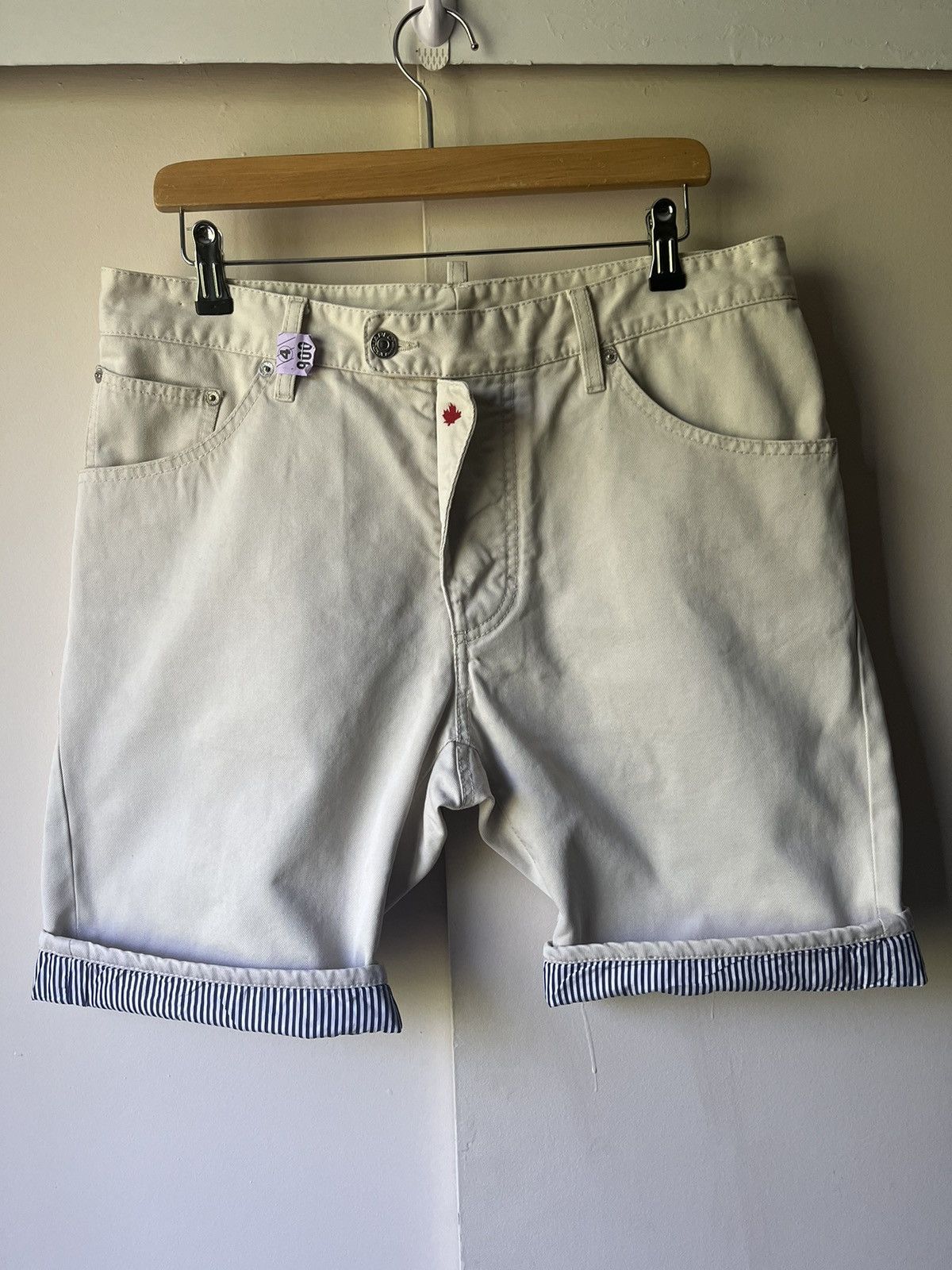 Rare) Dsquared2 cream white shorts