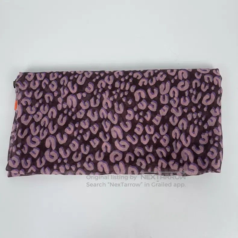 Louis Vuitton Louis Vuitton Purple leopard-print cashmere scarf Size ONE SIZE - 2 Thumbnail