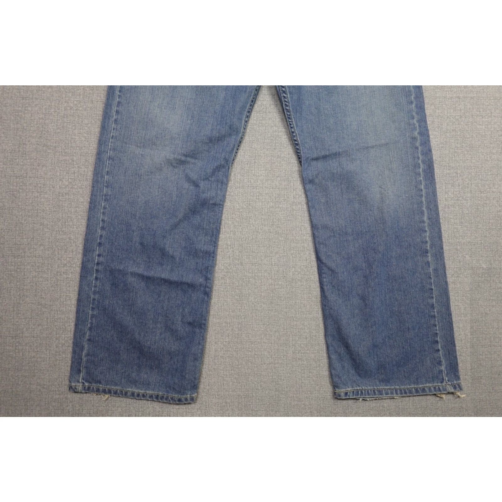 Levi's Vintage Levi's Silvertab Jeans Mens 38x32 Blue Baggy Wide-Leg Light Wash NWT Levi's Jeans Mens 38 32 Blue Baggy Wide-Leg Light Wash NWT Size US 38 / EU 54 - 4 Thumbnail