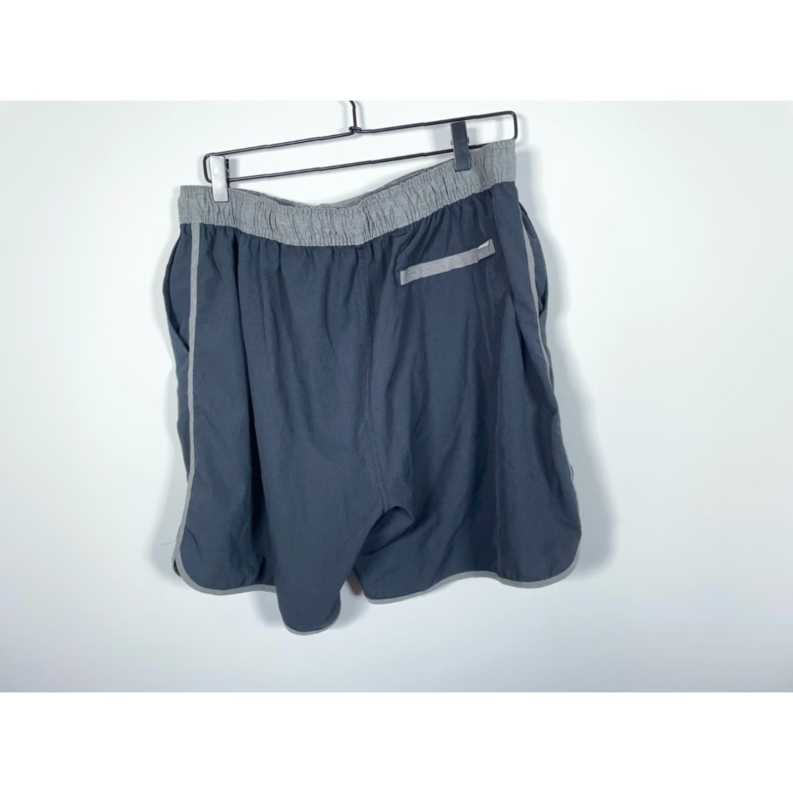 Vuori Vuori Banks Shorts Men's 2XL Black Drawstring Inseam 7" V330 Athletic Casual Activewear Elastic Waist Pockets Cotton Polyester Cotton Blend Short Size US 34 / EU 50 - 2 Thumbnail