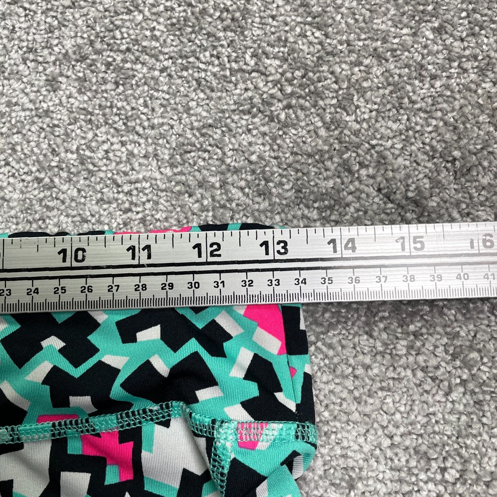 Olive LIVE LOVE DREAM Compression Leggings Womens M Multicolor Geometric 26x20 Athletic Pattern Geometric, Leggings, Activewear Womens Size 32" / US 10 / IT 46 - 7 Thumbnail