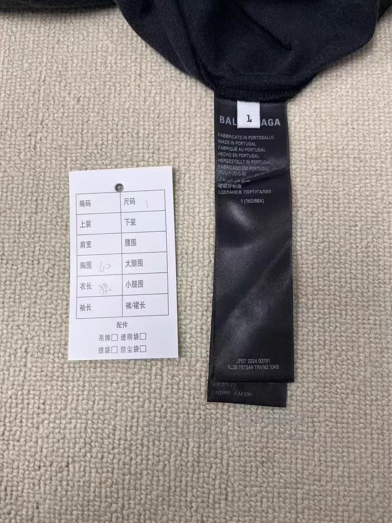 Balenciaga Balenciaga Letter Printed Round Neck Short Sleeve Knit T-S Size US S / EU 44-46 / 1 - 4 Thumbnail
