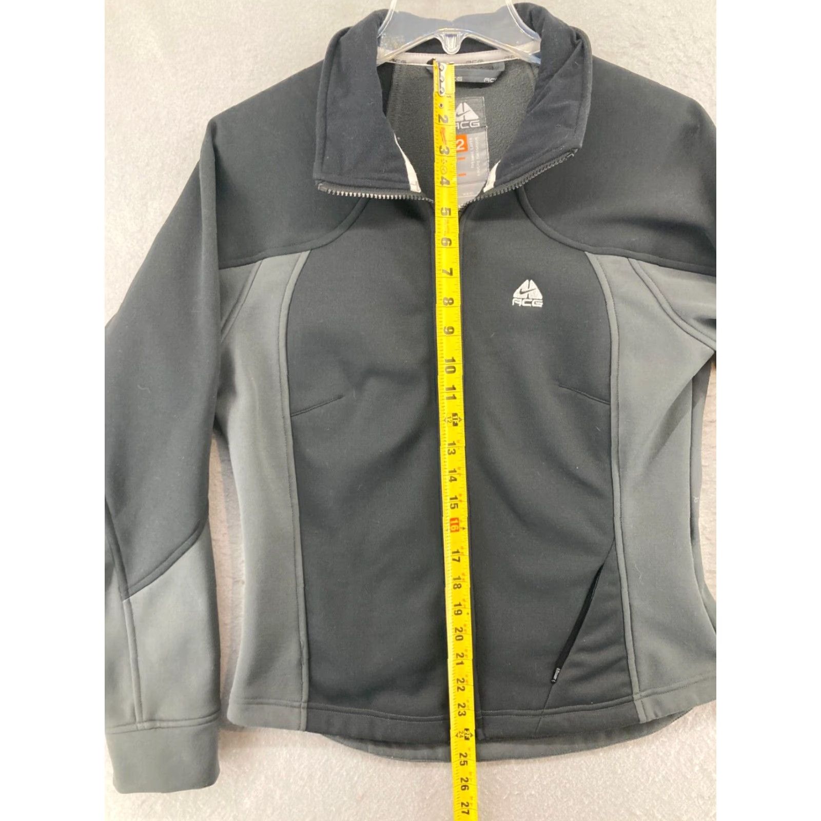Nike ACG Nike ACG Jacket Women Medium Black Gray Softshell 2-Thermal Layer Thumb Holes Size M / US 6-8 / IT 42-44 - 3 Thumbnail
