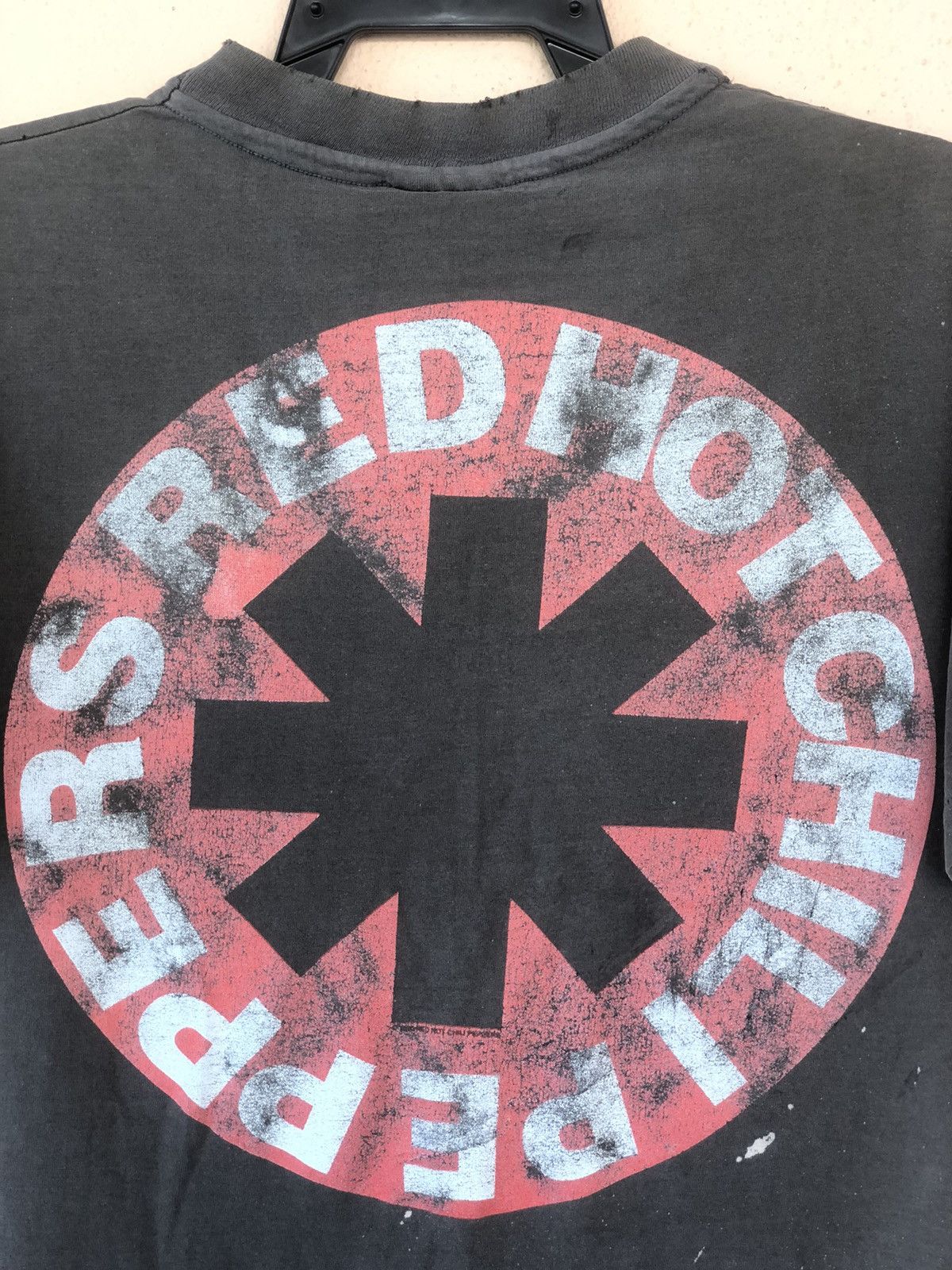 Band Tees × Vintage Vintage 90s Red Hot Chili Peppers Tatoo Women Size US M / EU 48-50 / 2 - 17 Thumbnail