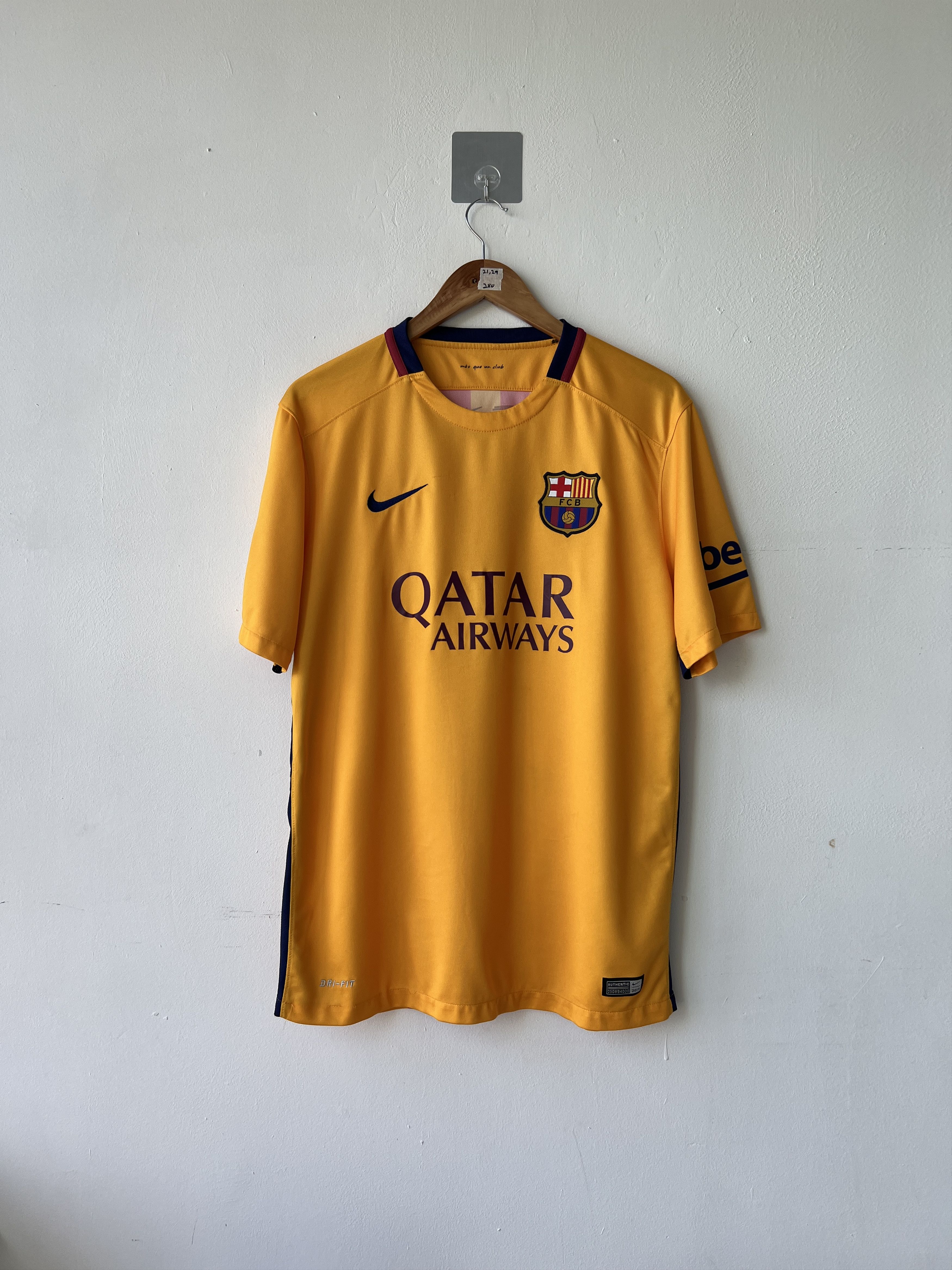 Nike (L) Barcelona 2015-16 Away Shirt Messi #10 Kit Size US L / EU 52-54 / 3 - 2 Thumbnail