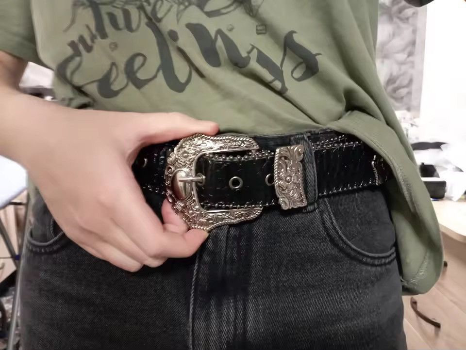 Japanese Brand Vintage style western silver crocodile pu leather belt Size 32 - 3 Thumbnail