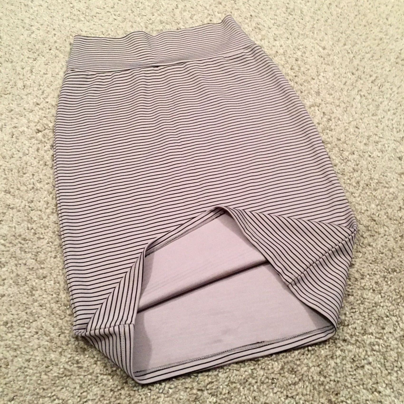 Vintage LuLaRoe Skirt XS Knee Length Gray Striped Unlined Pull On Women Casual Straight & Pencil Vintage No Size 26" / US 2 / IT 38 - 7 Thumbnail