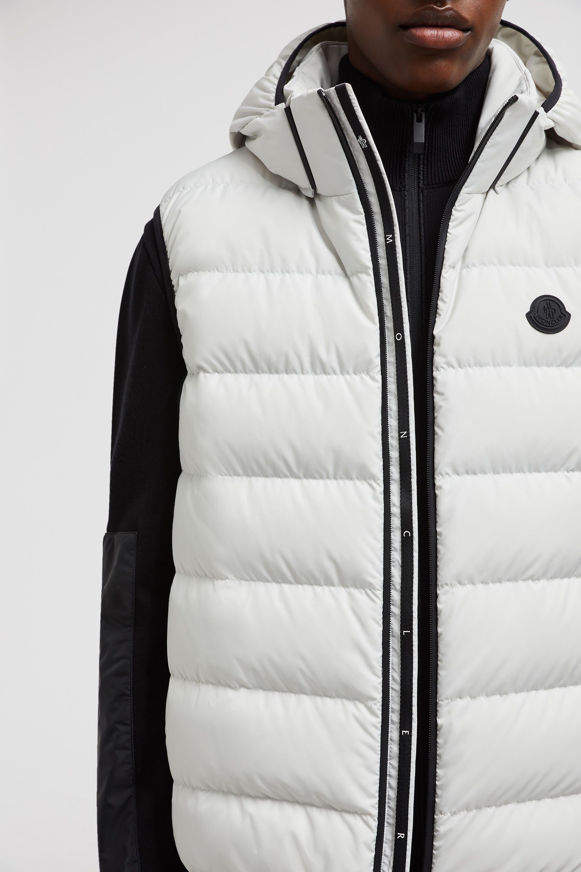 Moncler o1tko10426 Valmasque Down Vest in White Size US M / EU 48-50 / 2 - 7 Thumbnail