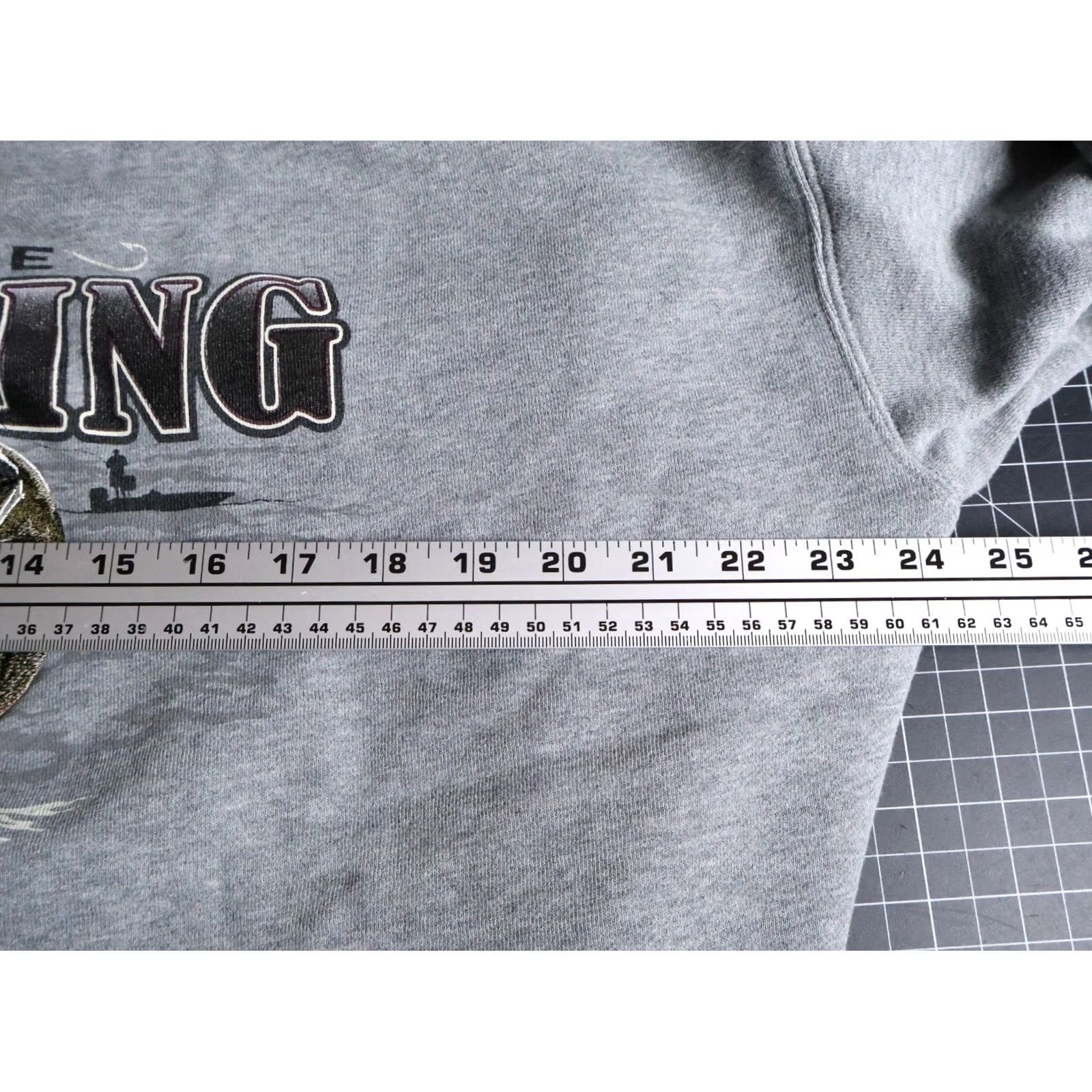 Croft & Barrow VINTAGE Croft & Barrow Embroidered Gone Fishing Sweatshirt Mens Large Heather Gray Crewneck Y2K Nature 90s Fish Outdoor Graphic Print Heavyweight Size US L / EU 52-54 / 3 - 5 Thumbnail