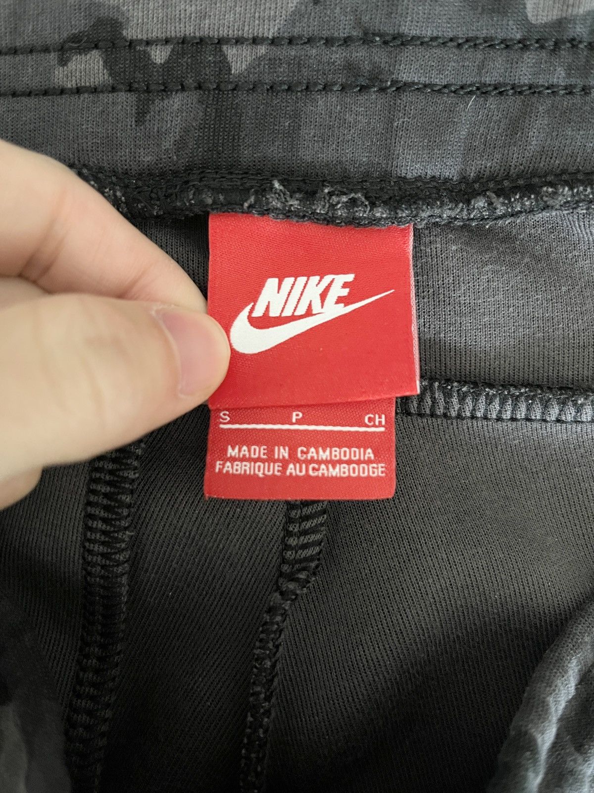 Nike STEAL! 2000s Nike Tech Fleece Camo Track Pants Size US 32 / EU 48 - 7 Thumbnail