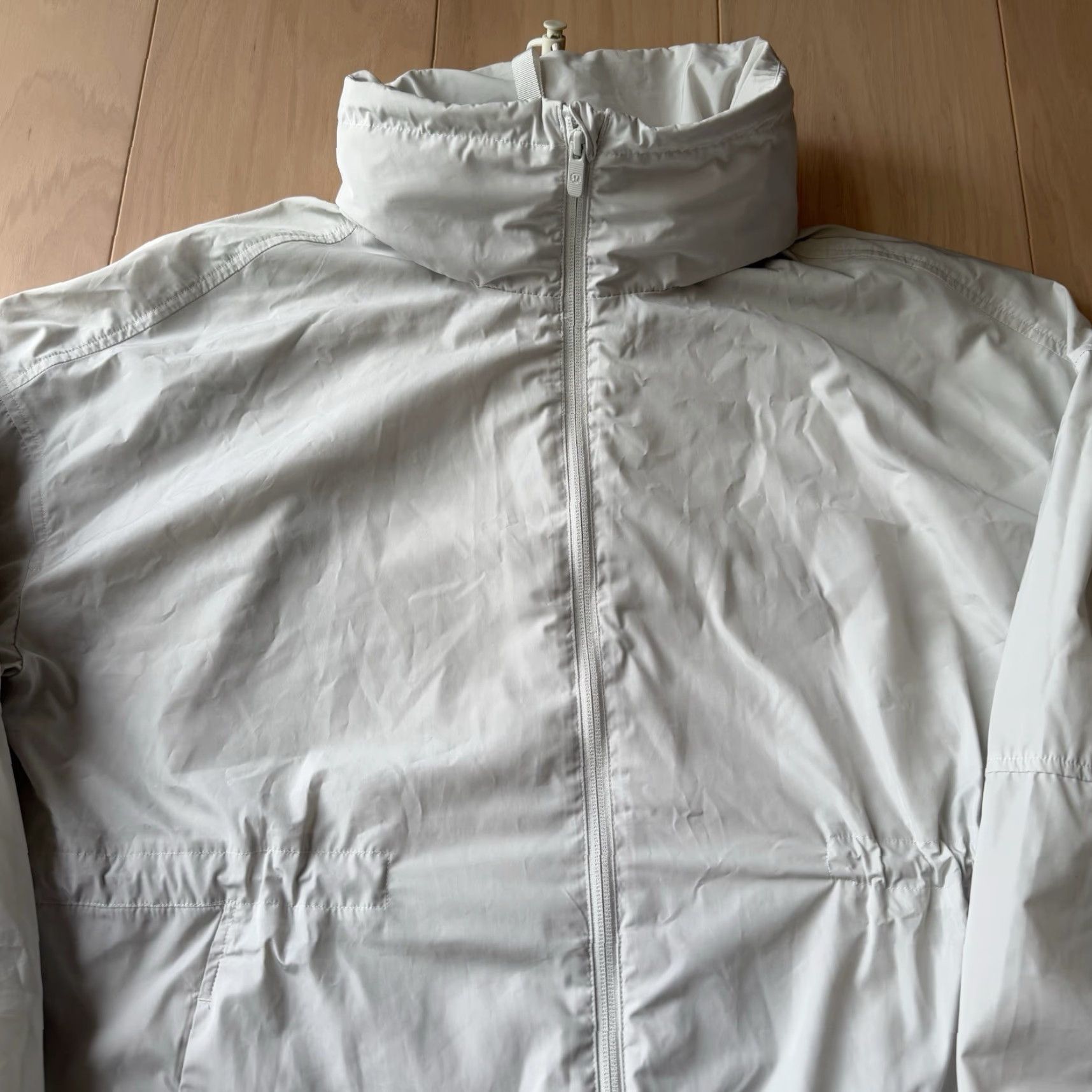 Lululemon Lightweight Jacket Women 10 Gray Full Zip Windbreaker Casual All Seasons Short Sleeve Long Sleeve Nylon Zip Logo