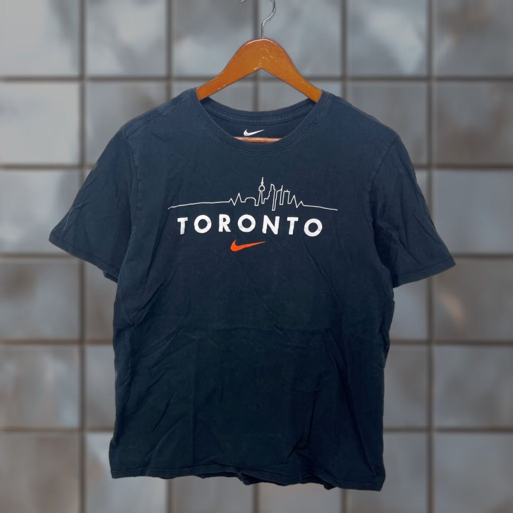 Nike Nike Toronto Swoosh T Shirt L Men Black Cotton Knit Crew Neck Short Sleeve Regular Shirt Size US L / EU 52-54 / 3 - 1 Thumbnail