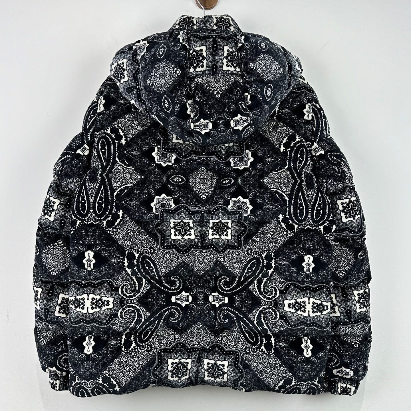 Moncler Moncler GARTEMPE Paisley Print Down Jacket Size US XL / EU 56 / 4 - 2 Thumbnail