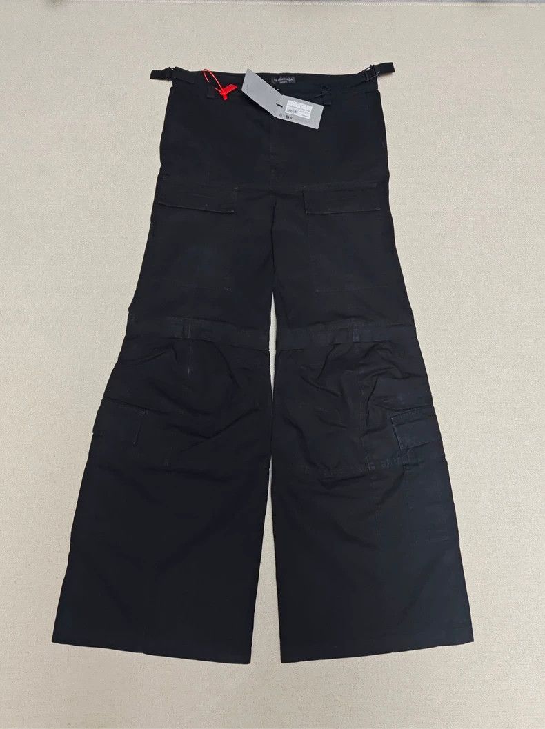 Balenciaga Balenciaga size xs 23fw Show Flared Removable Cargo \n Make Size US 28 / EU 44 - 1 Thumbnail