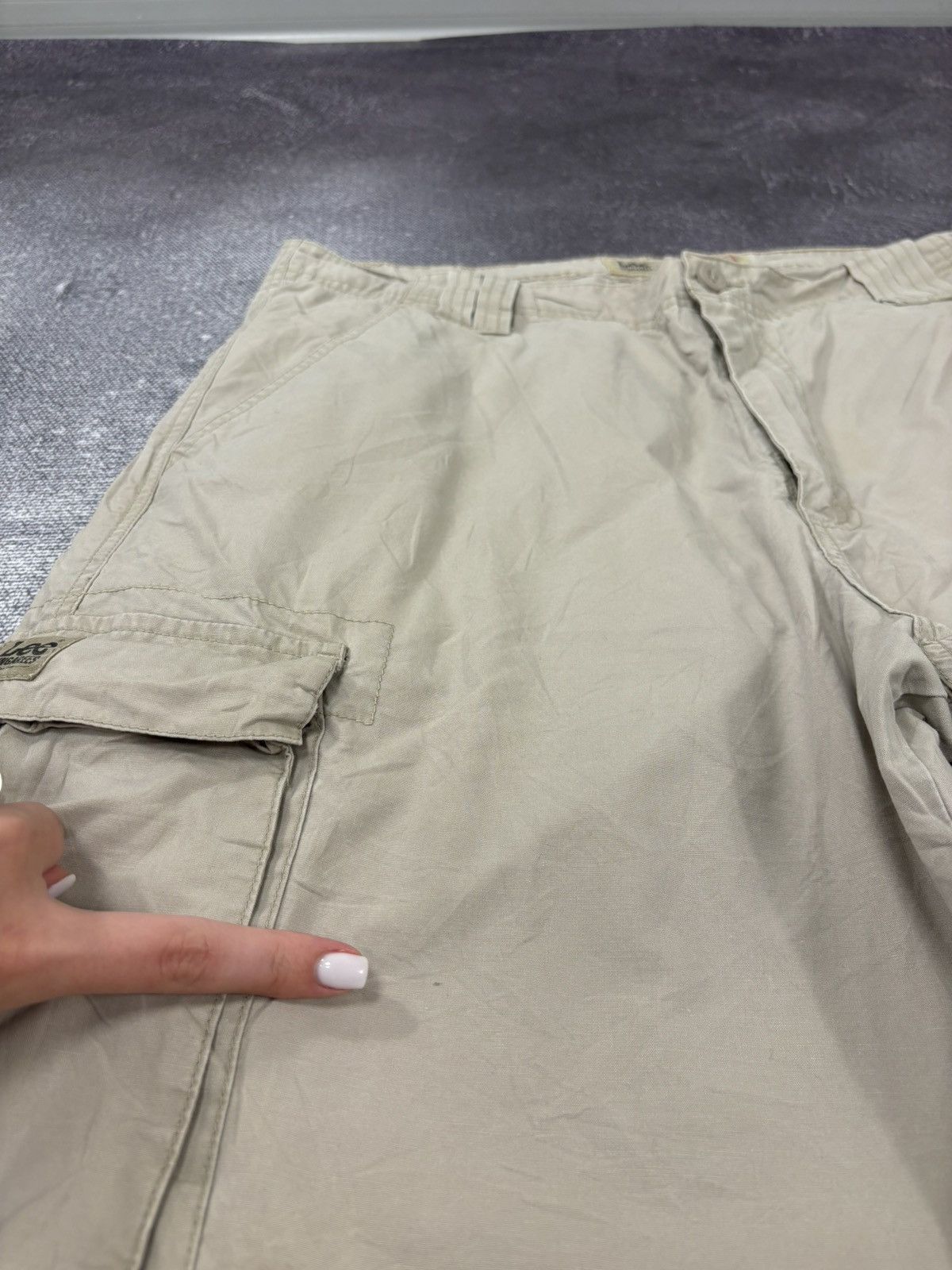 Lee Vintage Lee Dungarees Y2K Beige Work Hype Baggy Cargo Shorts Size US 36 / EU 52 - 5 Thumbnail