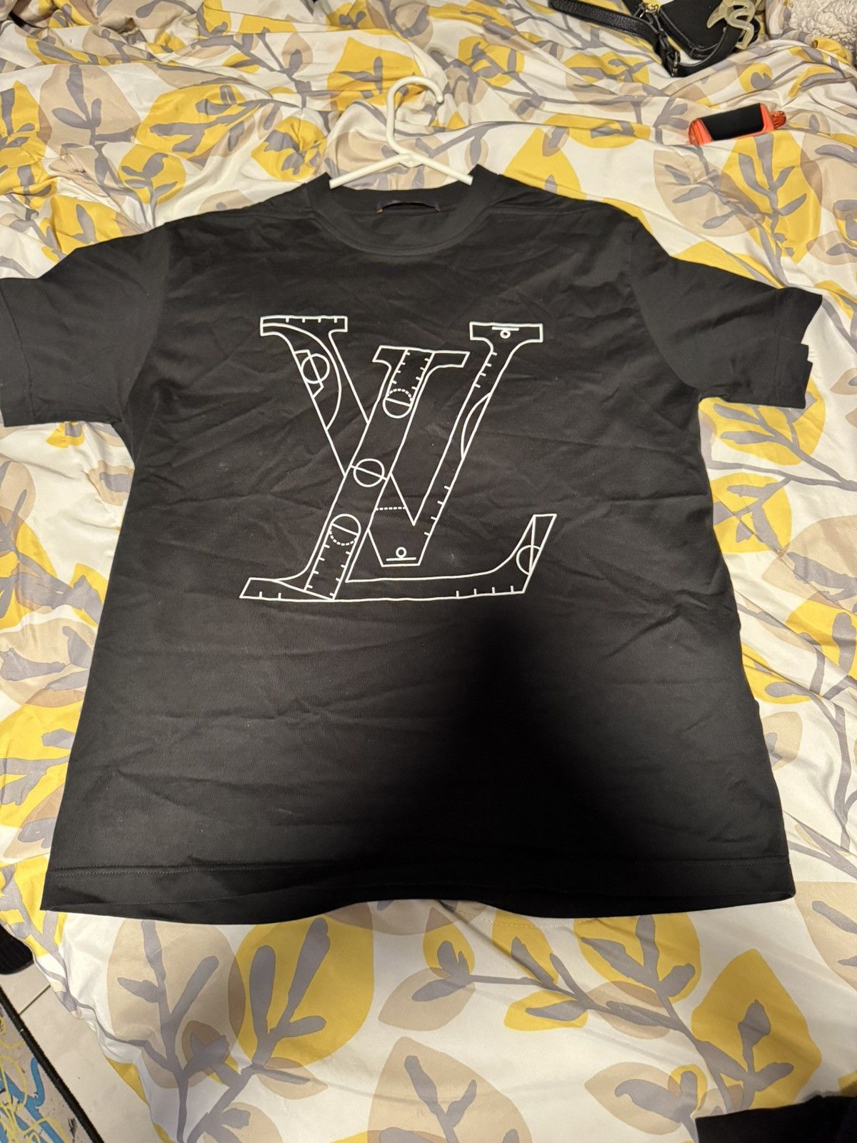 Louis Vuitton × NBA Louis Vuitton x NBA Front-Back Graphic Logo Tee Size US M / EU 48-50 / 2 - 1 Thumbnail