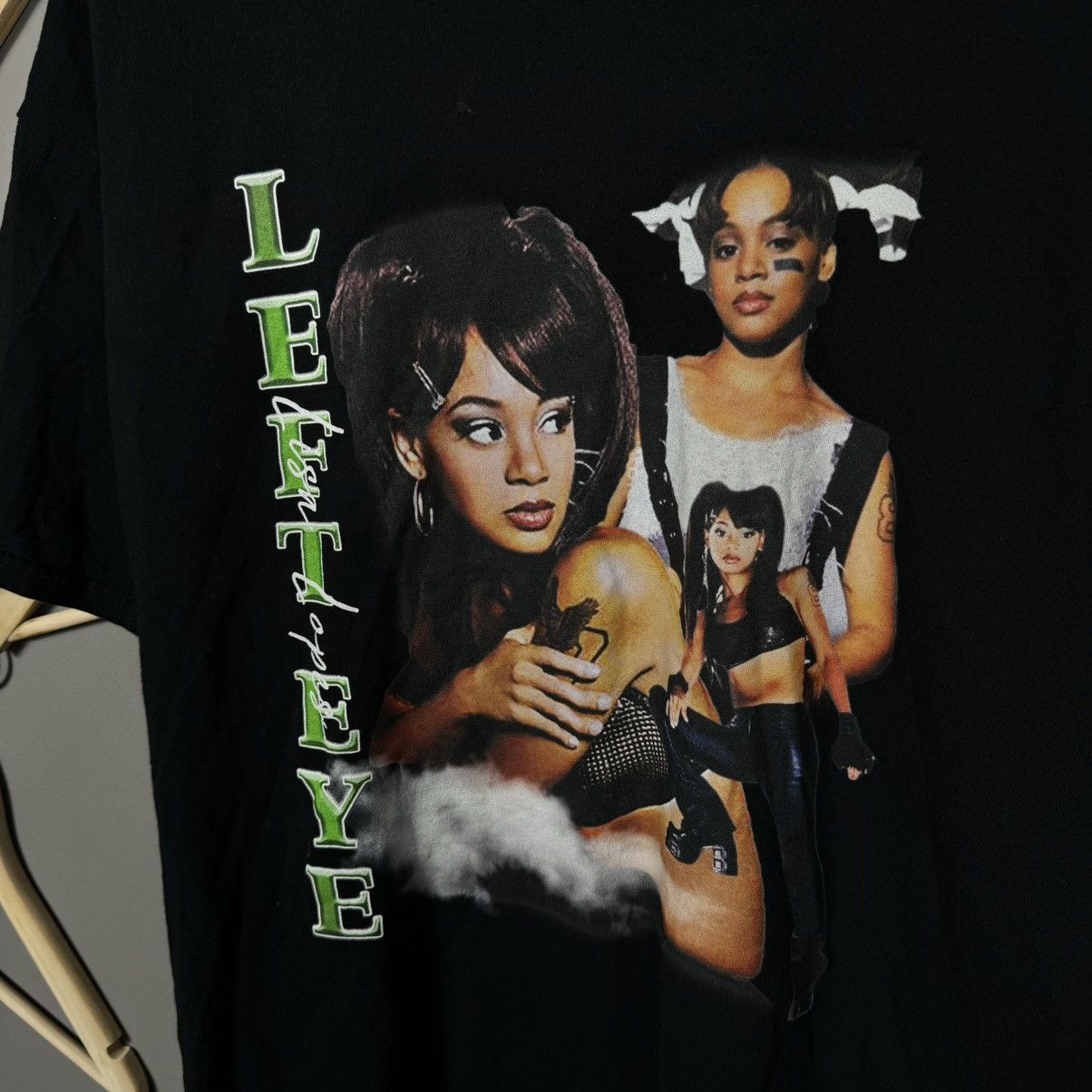 Band Tees Vintage Left Eye Lisa Lopez TLC T-shirt Size US XL / EU 56 / 4 - 2 Thumbnail