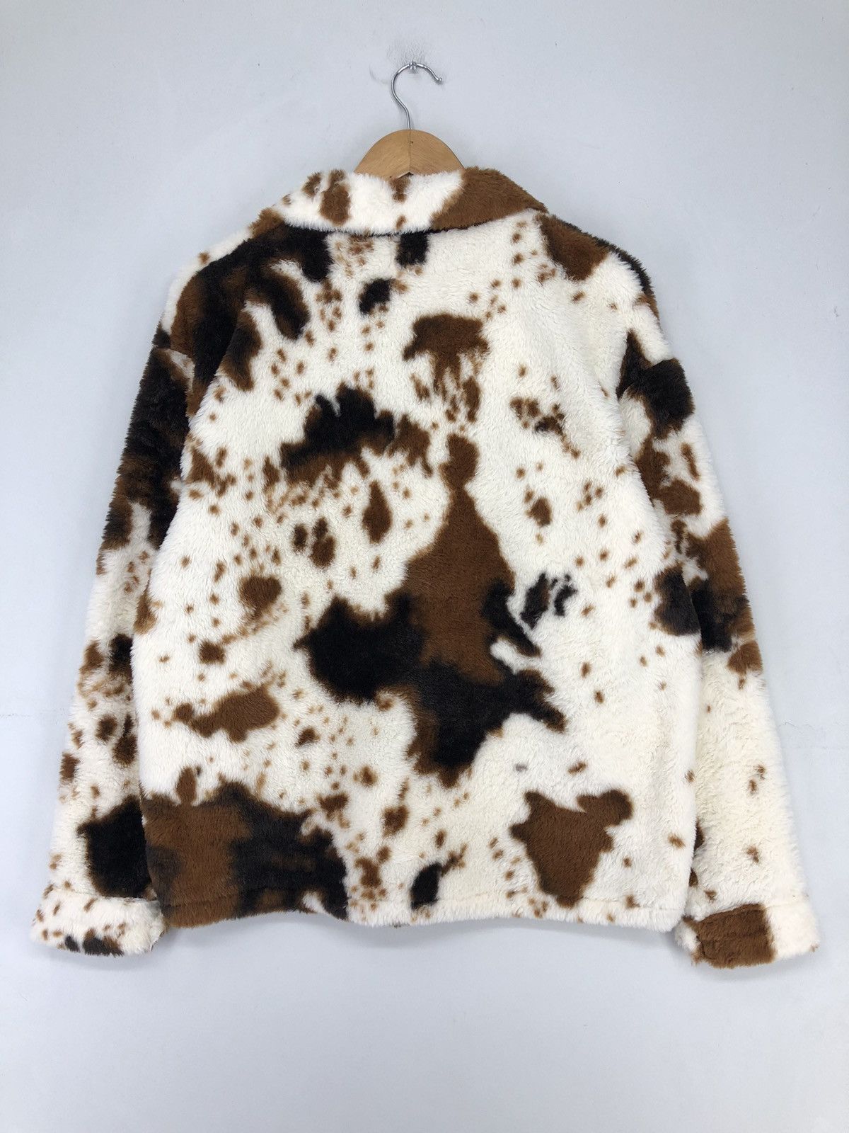 Japanese Brand Vintage Backers Cow Print Faux Fur Pullover Top Size US M / EU 48-50 / 2 - 2 Thumbnail