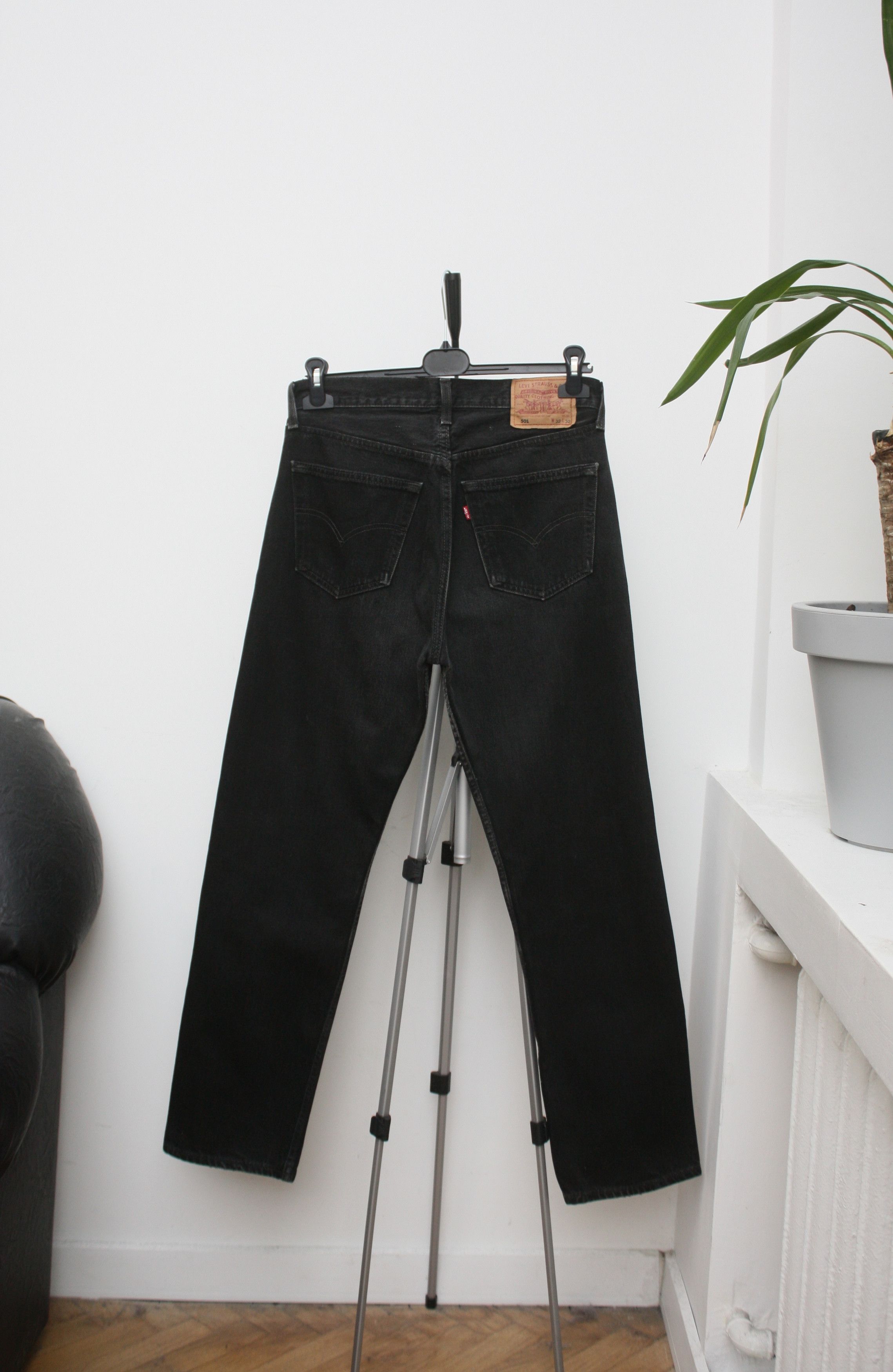 Levi's Vintage Clothing Levi's 501 Vintage Black Denim Jeans W32L30 Made In UK Size US 32 / EU 48 - 2 Thumbnail