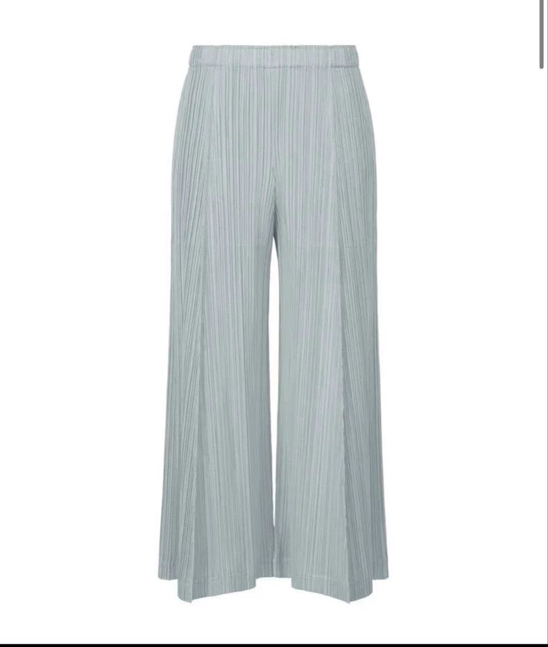 Issey Miyake size:3 Mint green pleated trousers