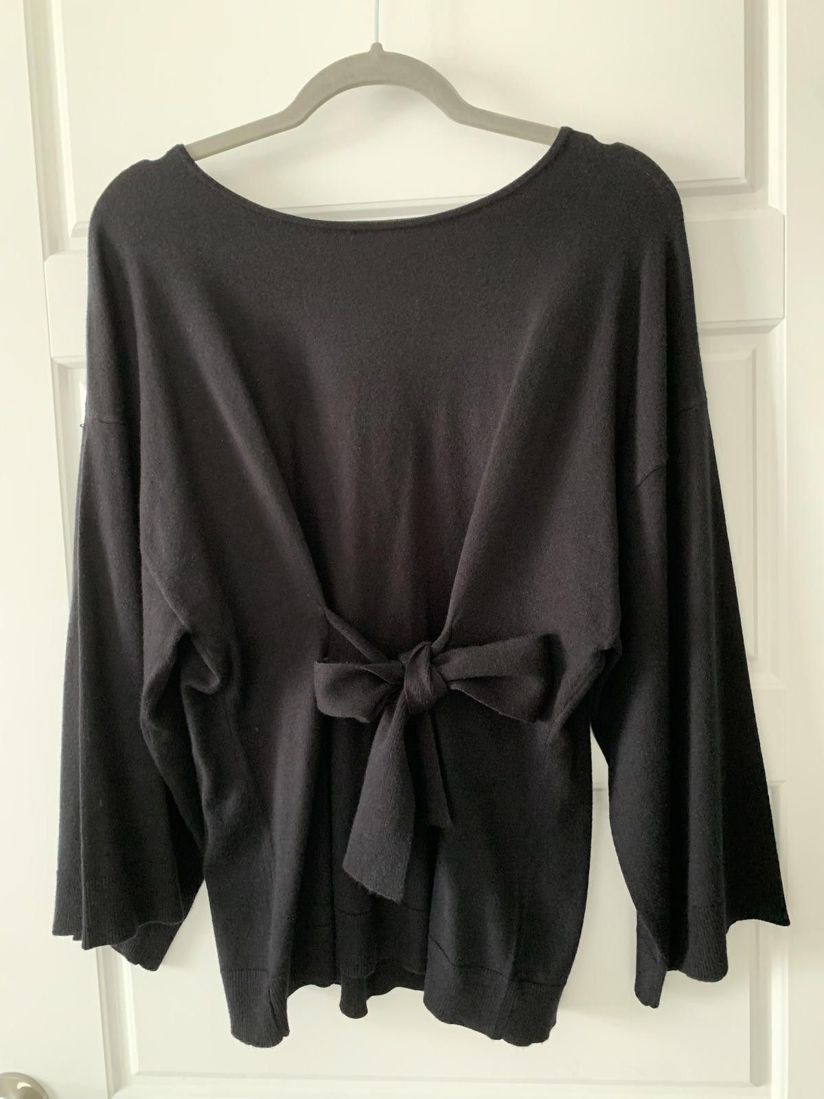 Other Max Studio Sweater With Flaired Sleeves and a front tie Bow Size M / US 6-8 / IT 42-44 - 2 Thumbnail