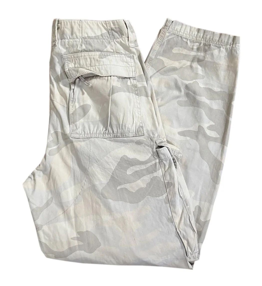 Gap Vintage Gap Camo Cargo Pants (Size 32 x 32) Size US 32 / EU 48 - 1 Thumbnail