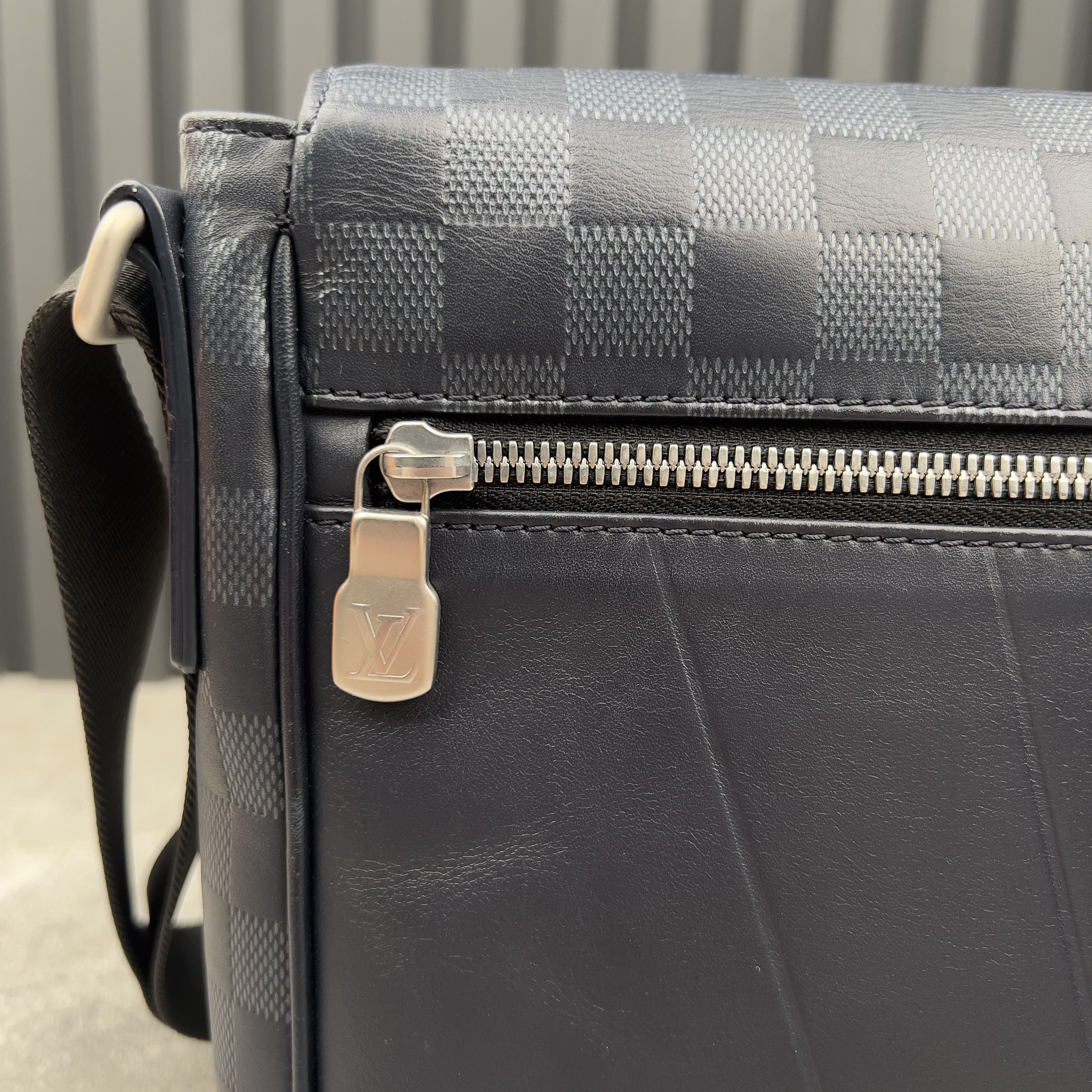 Louis Vuitton Louis Vuitton Damier Infini District Crossbody Messenger Bag Size ONE SIZE - 12 Thumbnail