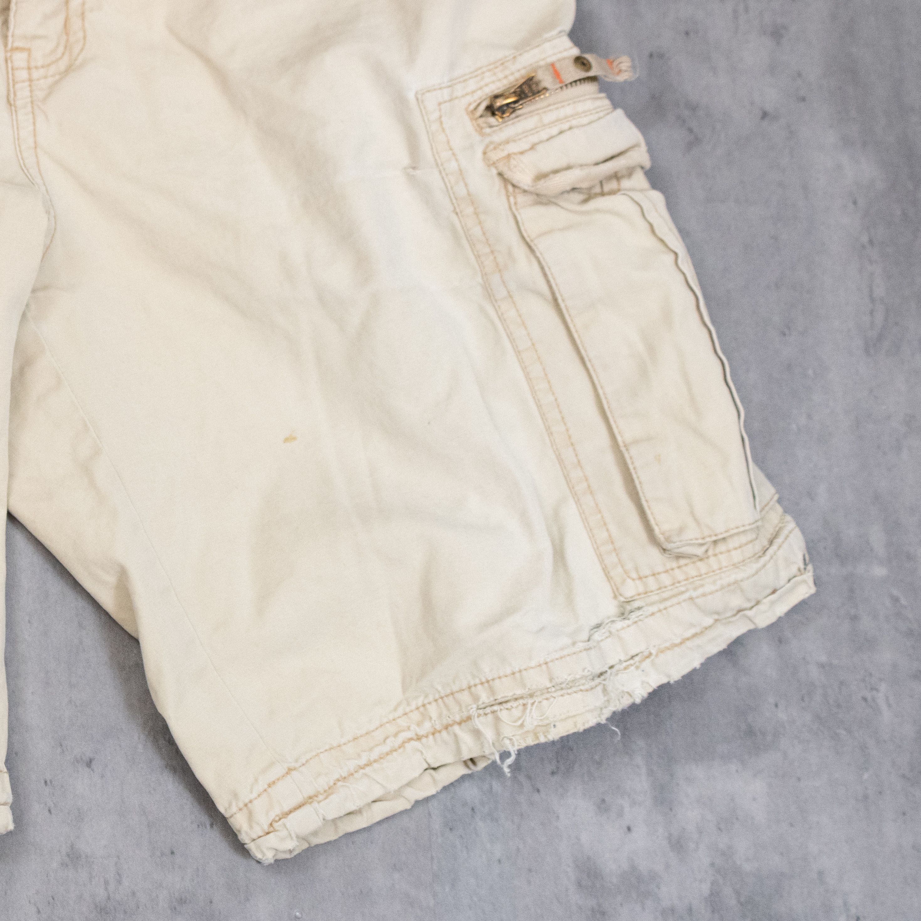 Vintage Y2K 2000's Baggy Below the Knee Cargo Tan Distressed Shorts Size US 34 / EU 50 - 8 Thumbnail