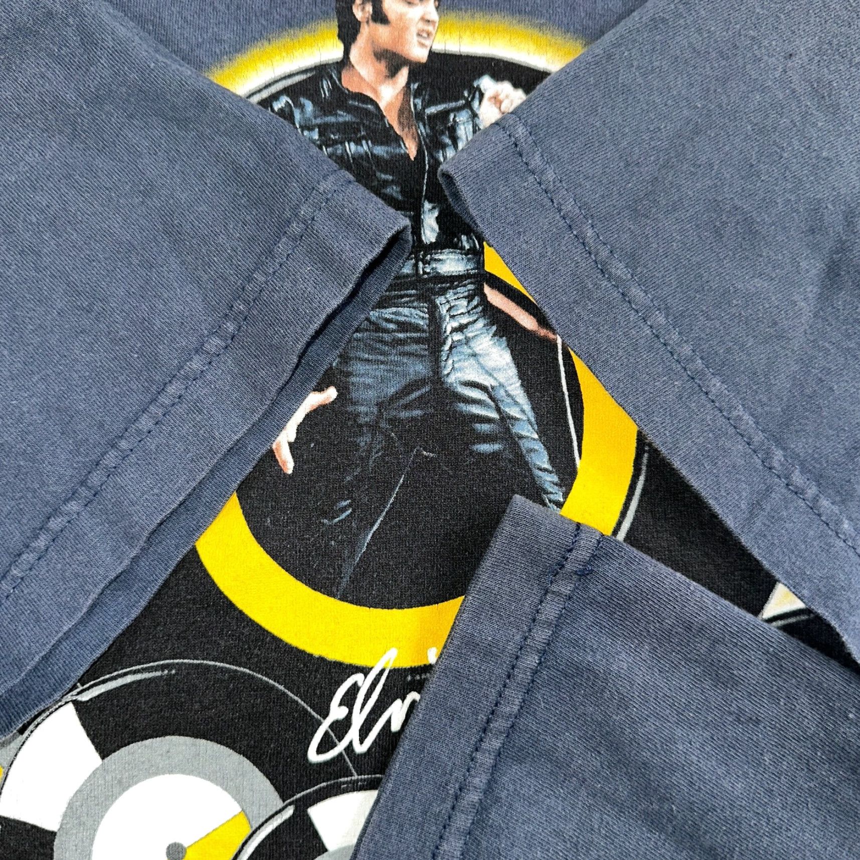 AAA VINTAGE Elvis Presley Rock n Roll T Shirt AAA Men XL Blue Graphic Print Short Sleeve Crew Neck 2000s 90s Theme Size US XL / EU 56 / 4 - 4 Thumbnail