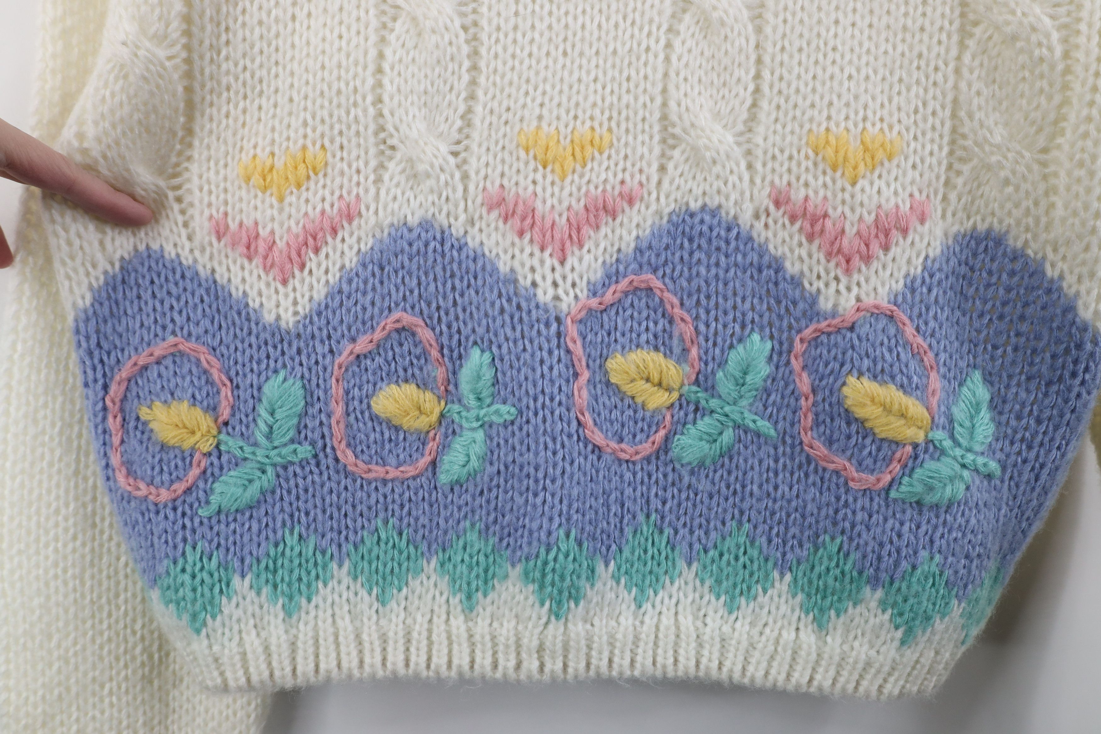 Vintage Vintage 90s Streetwear Embroidered Flower Cable Knit Sweater Size L / US 10 / IT 46 - 4 Thumbnail