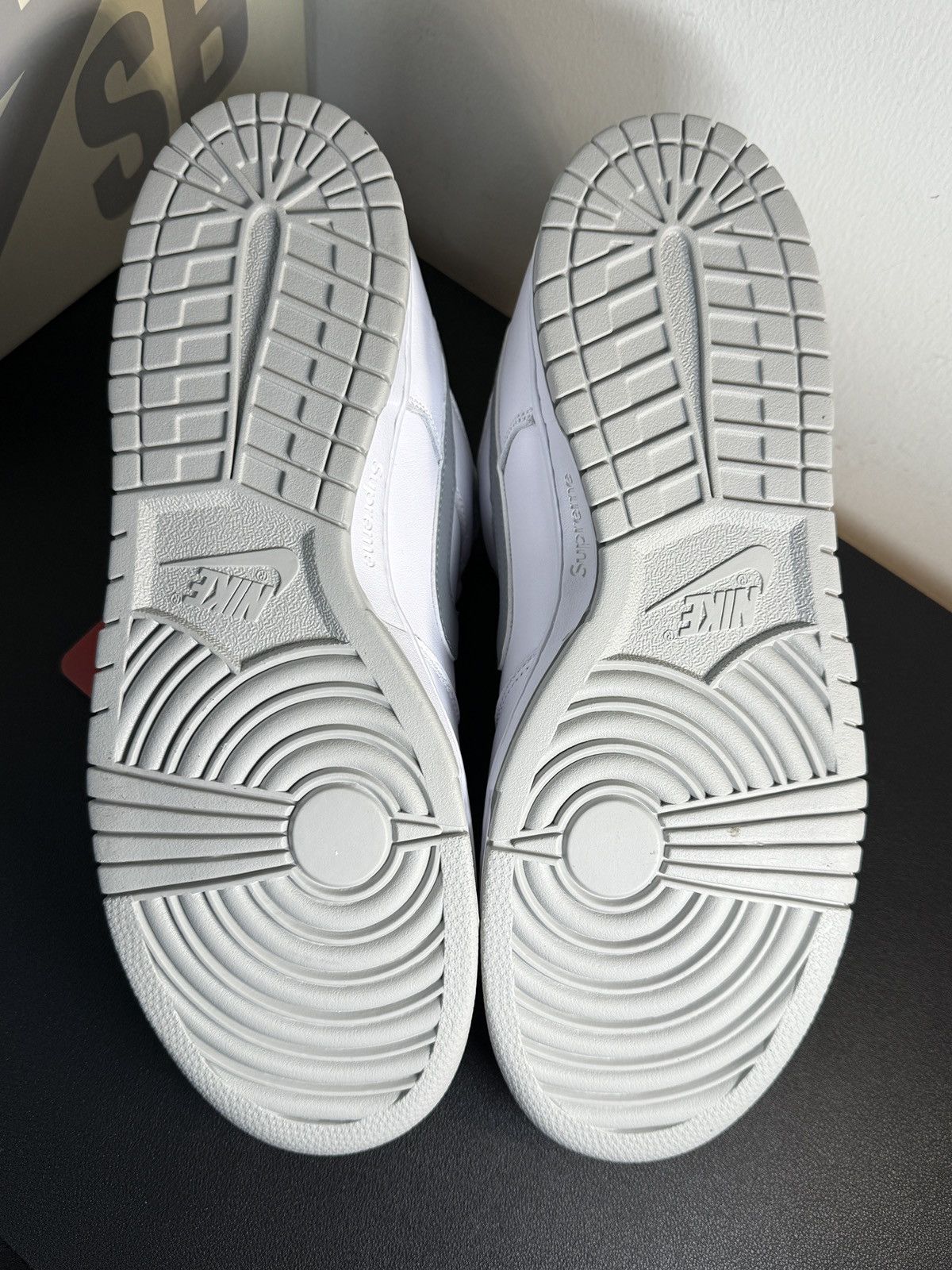 Nike × Supreme Brand New Nike SB Supreme Low Top Dunks White Size US 11 / EU 44 - 10 Thumbnail