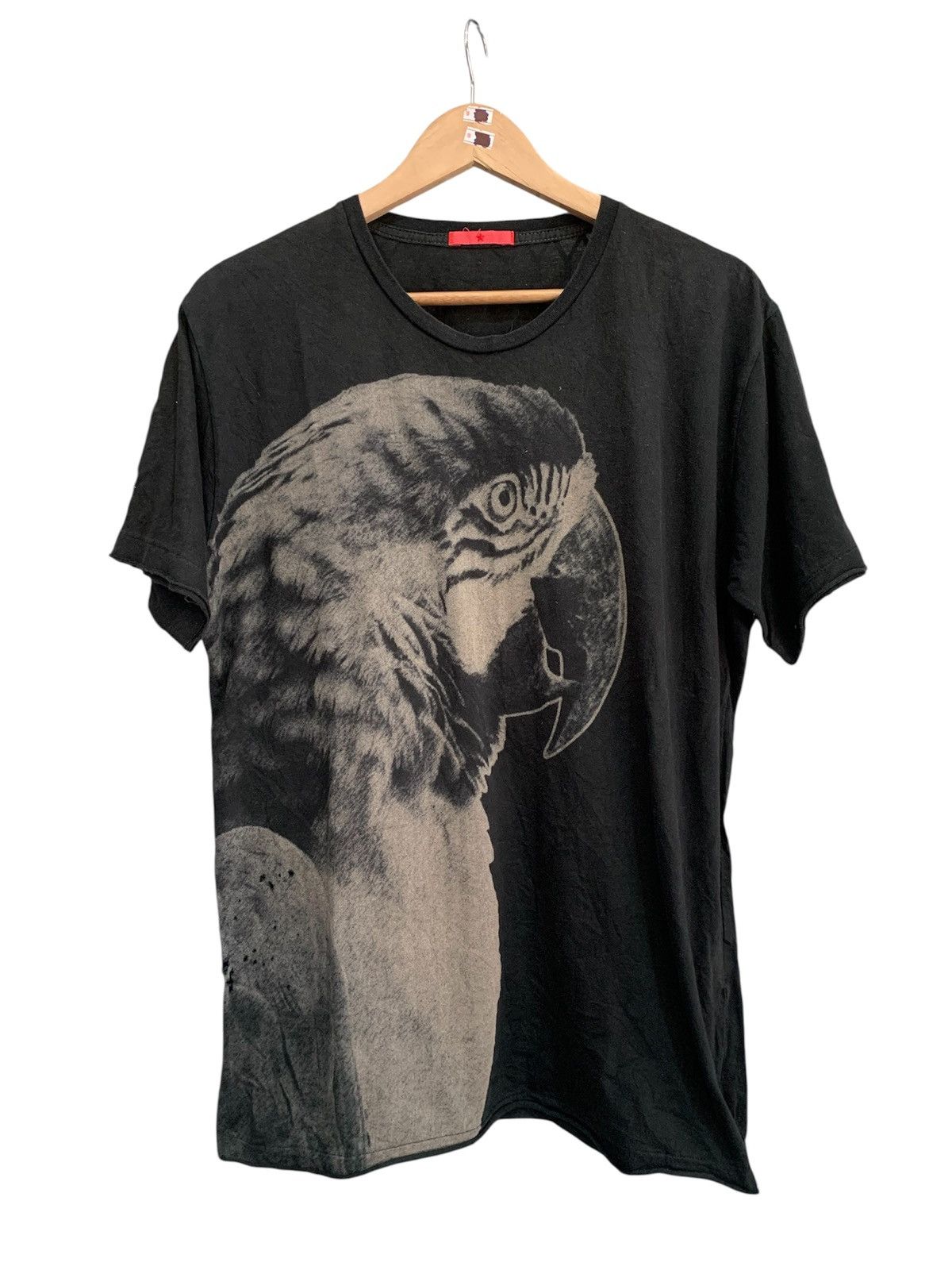 Japanese Brand Art parrot Macaw Black Tshirt Size US L / EU 52-54 / 3 - 1 Thumbnail