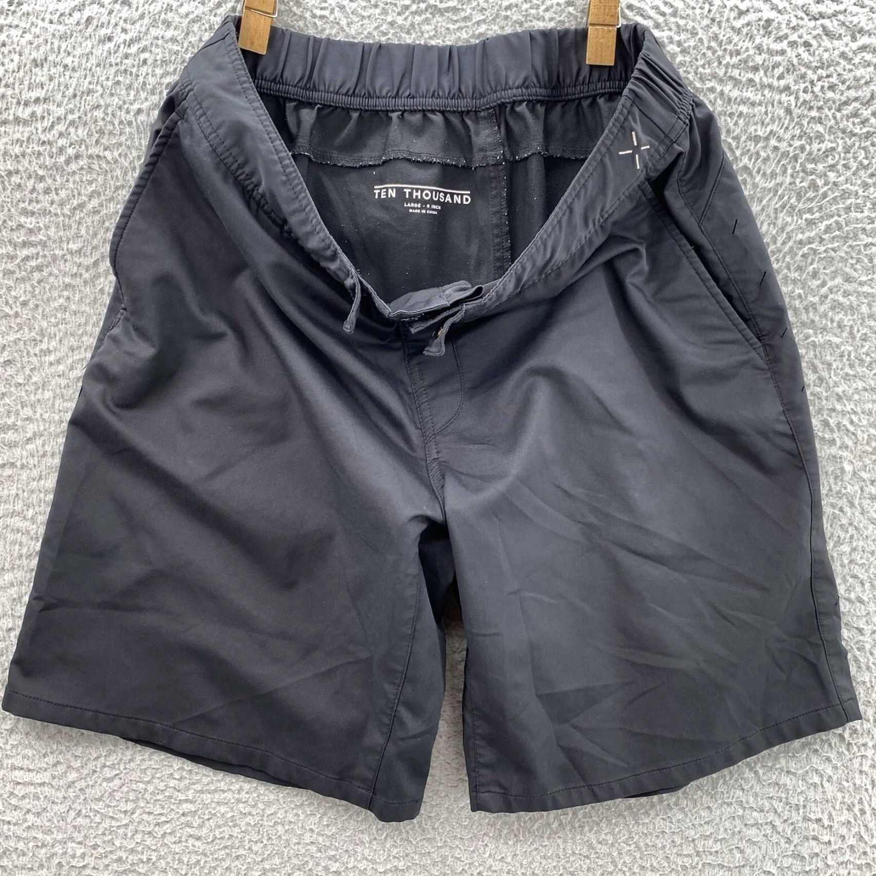 Ten Thousand VINTAGE Ten Thousand Board Shorts Mens Large 9" Black Swim Trunks Performance Training Size US 33 - 6 Thumbnail