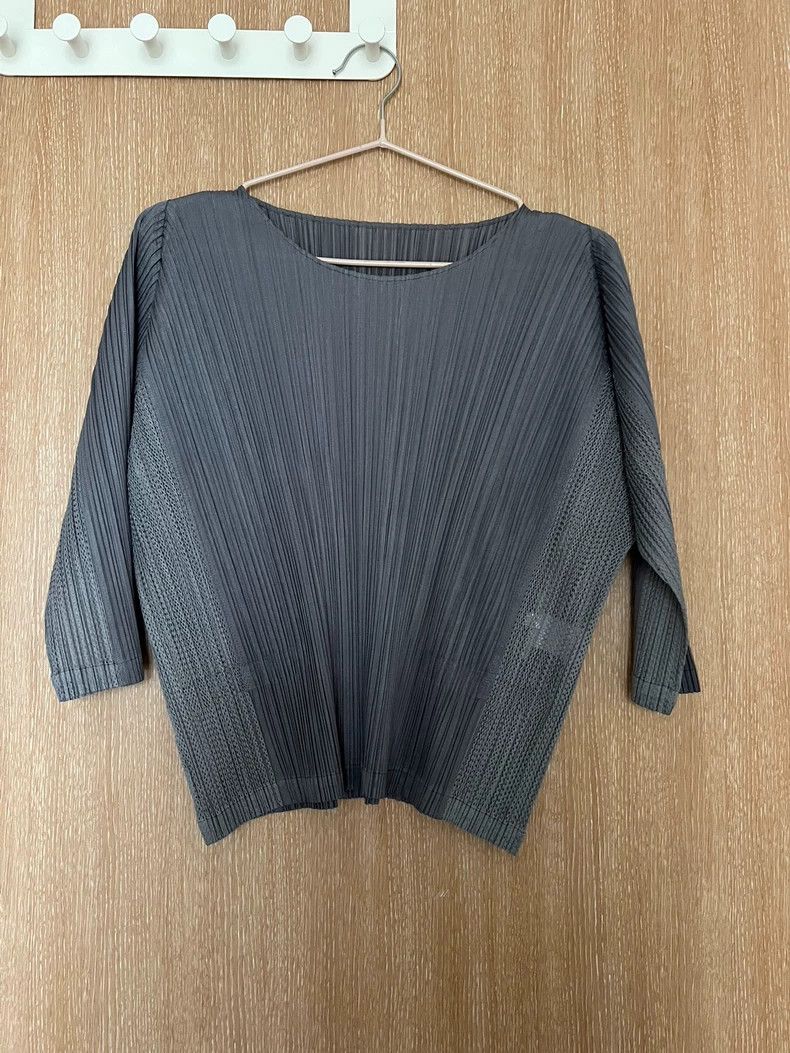 Issey Miyake Issey Miyake size:3 Grey pleated top Size M / US 6-8 / IT 42-44 - 2 Thumbnail