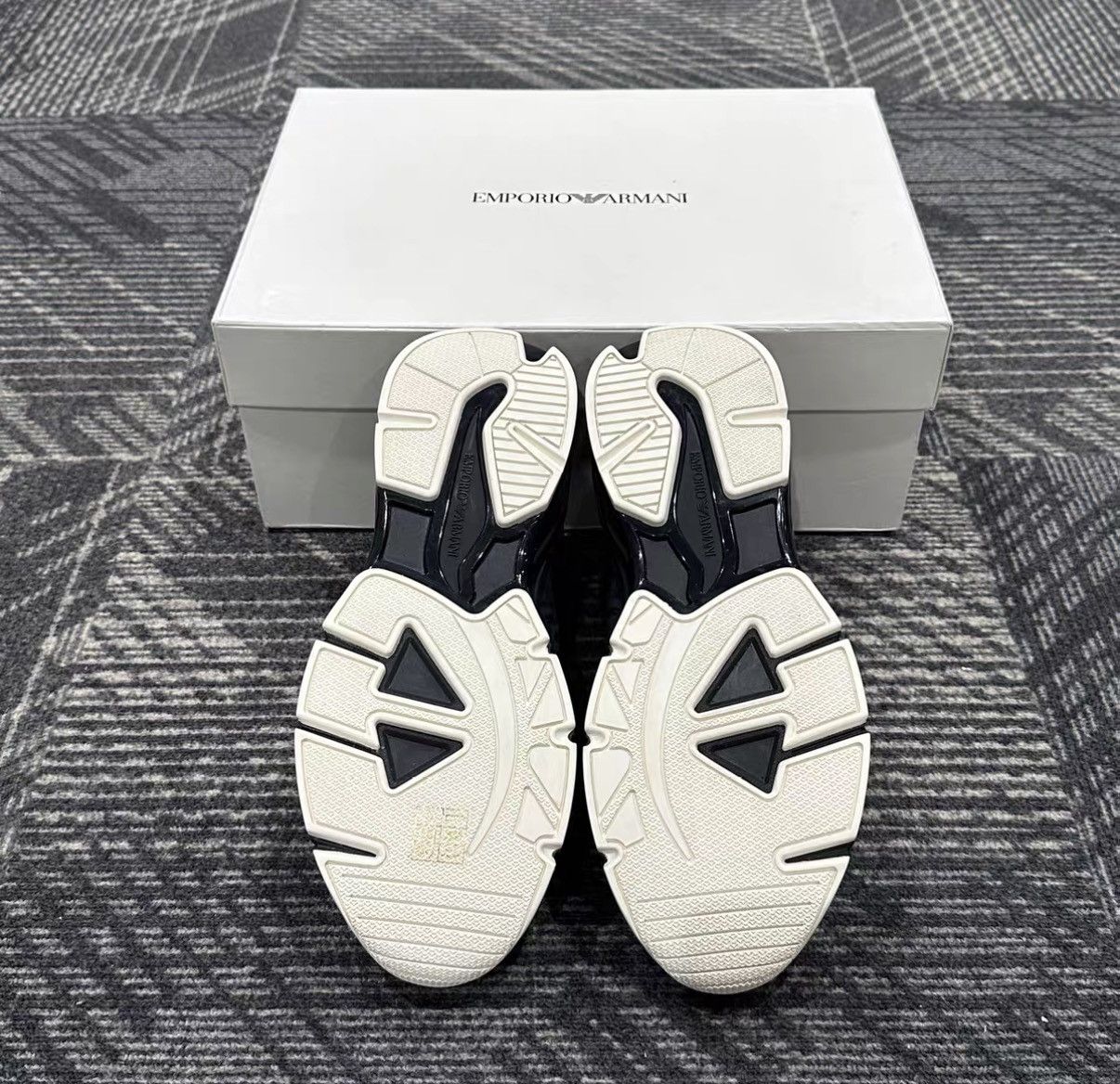 Armani Armani Low-Top Casual Sneakers J42 Size US 10 / EU 43 - 6 Thumbnail