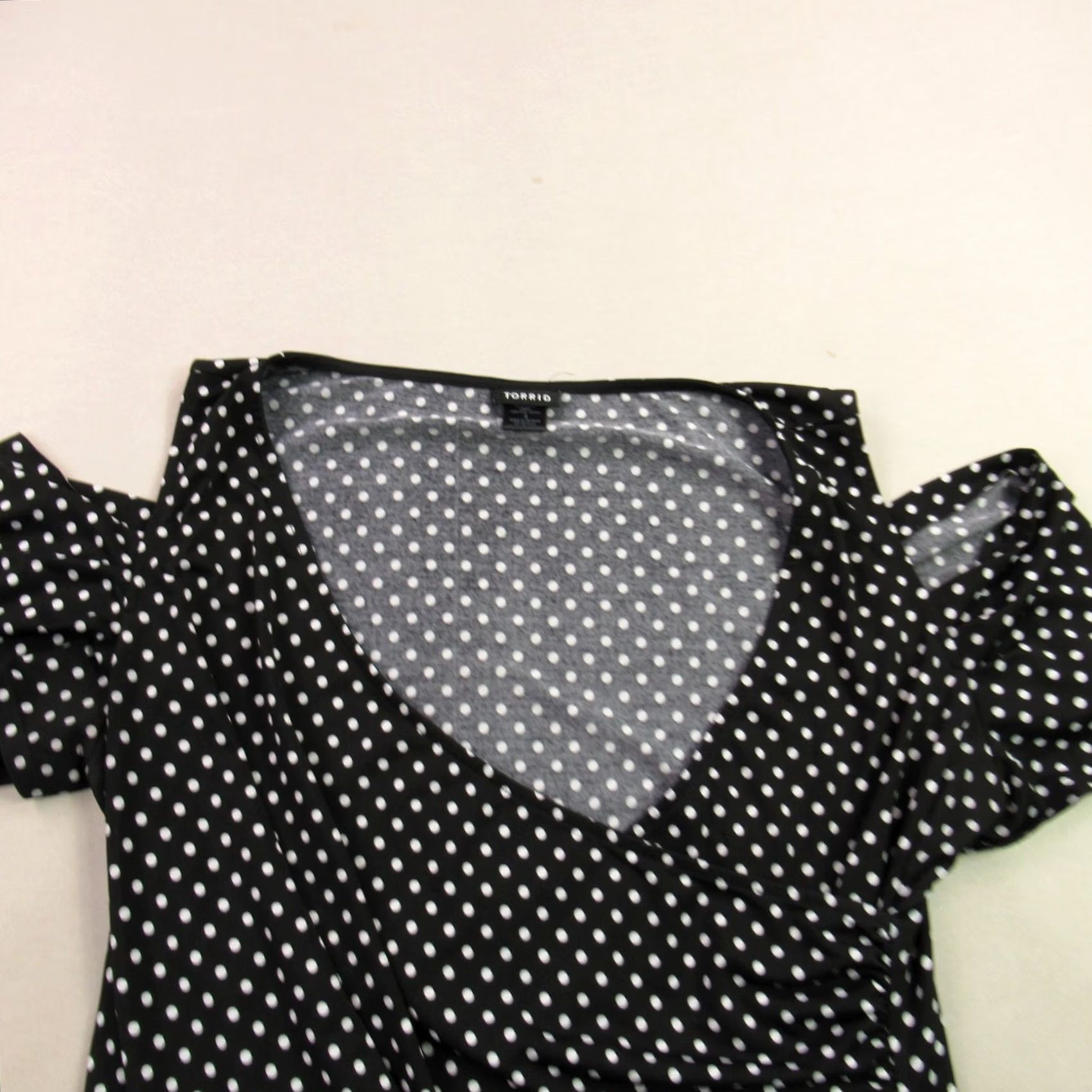 Torrid Torrid Shirt Womens 2 Short Sleeve Lightweight Casual V Neck Black Shirt Size XS / US 0-2 / IT 36-38 - 3 Thumbnail
