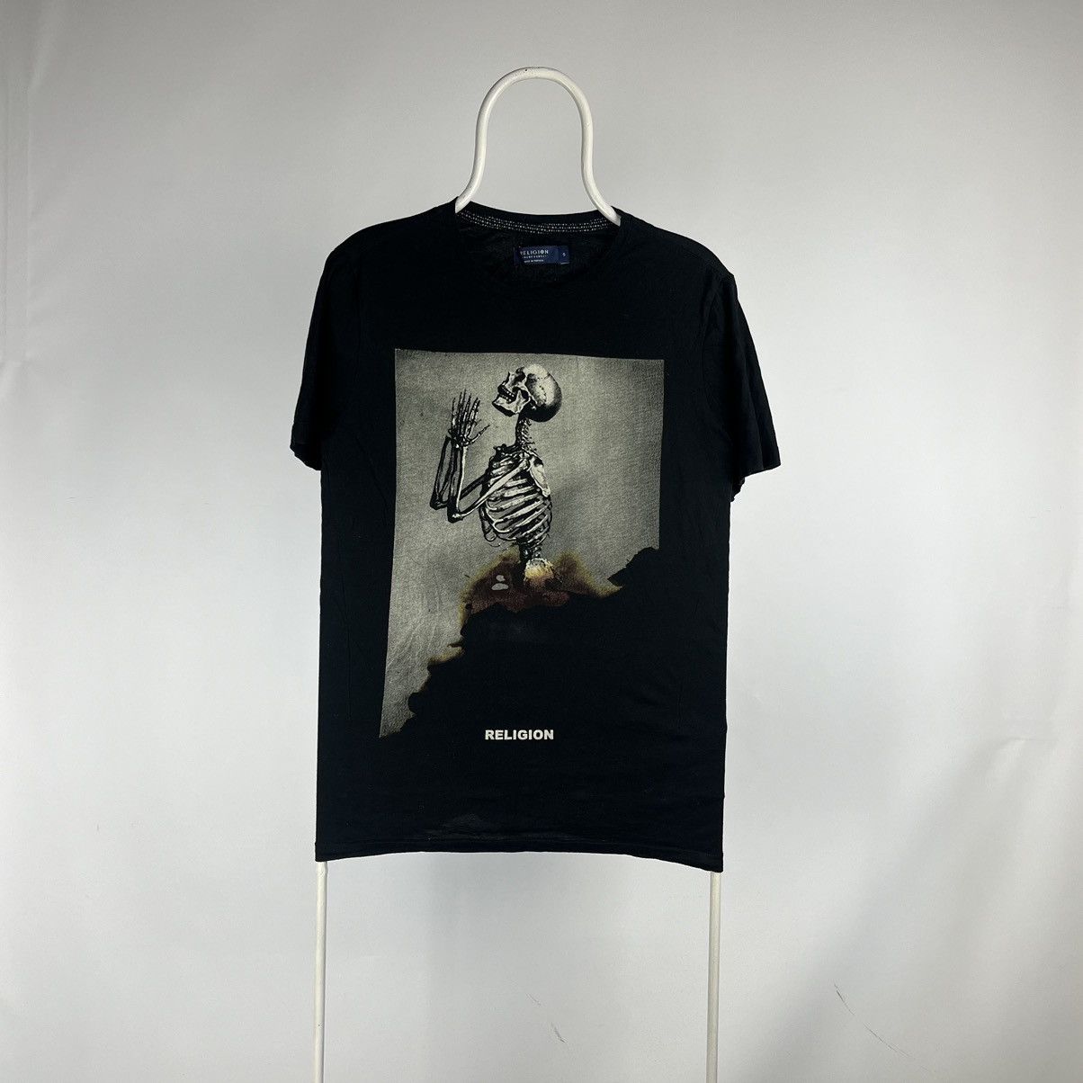 Japanese Brand Religion skulls Tshirt size Small Size US S / EU 44-46 / 1 - 1 Thumbnail