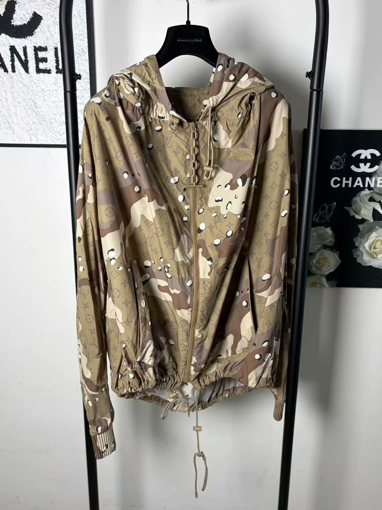 Louis Vuitton Louis Vuitton White Light Jacket m Men Size US M / EU 48-50 / 2 - 1 Thumbnail