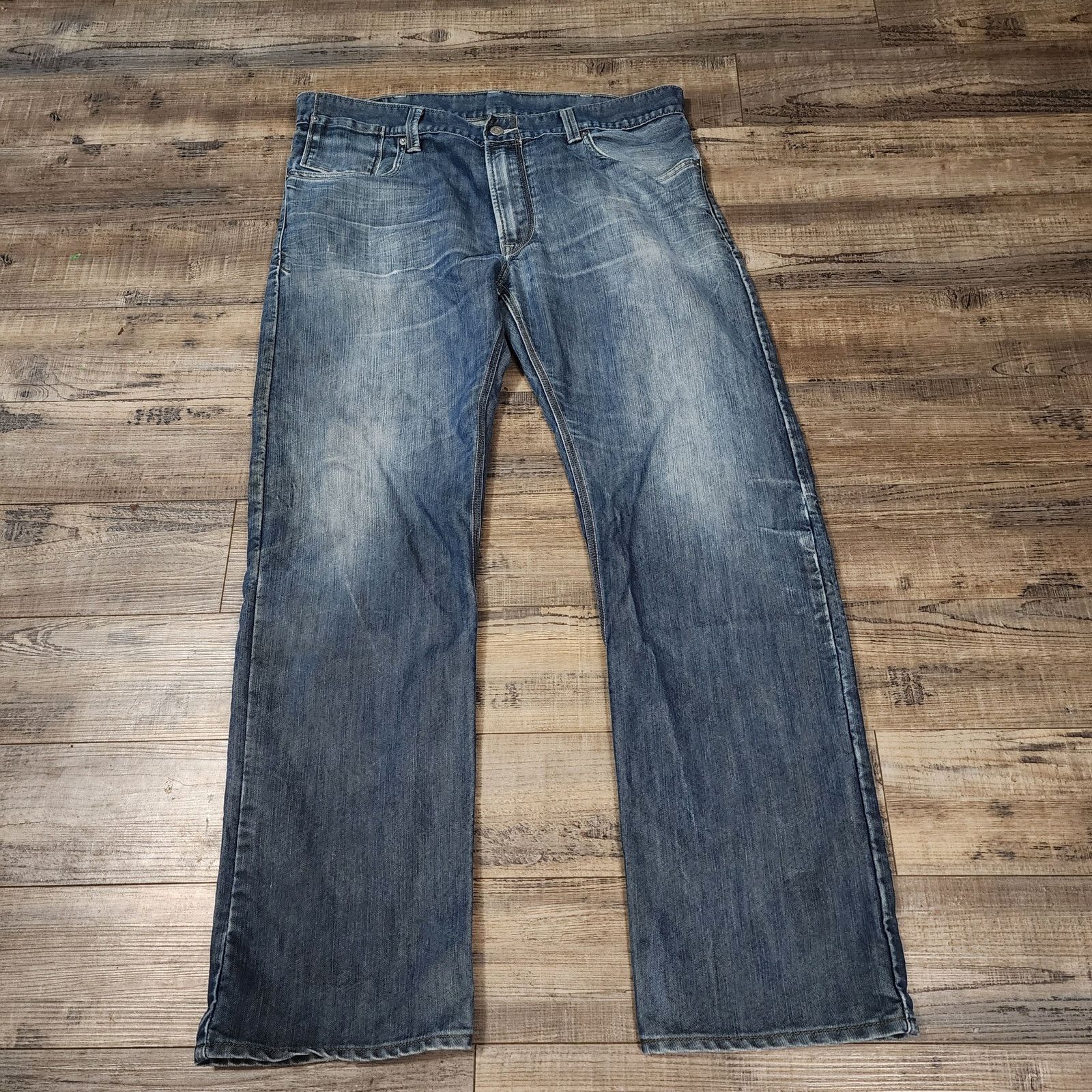 Levi's Levis 514 size 38x32 straight Pre-owned good condition 2287 Size US 38 / EU 54 - 2 Thumbnail