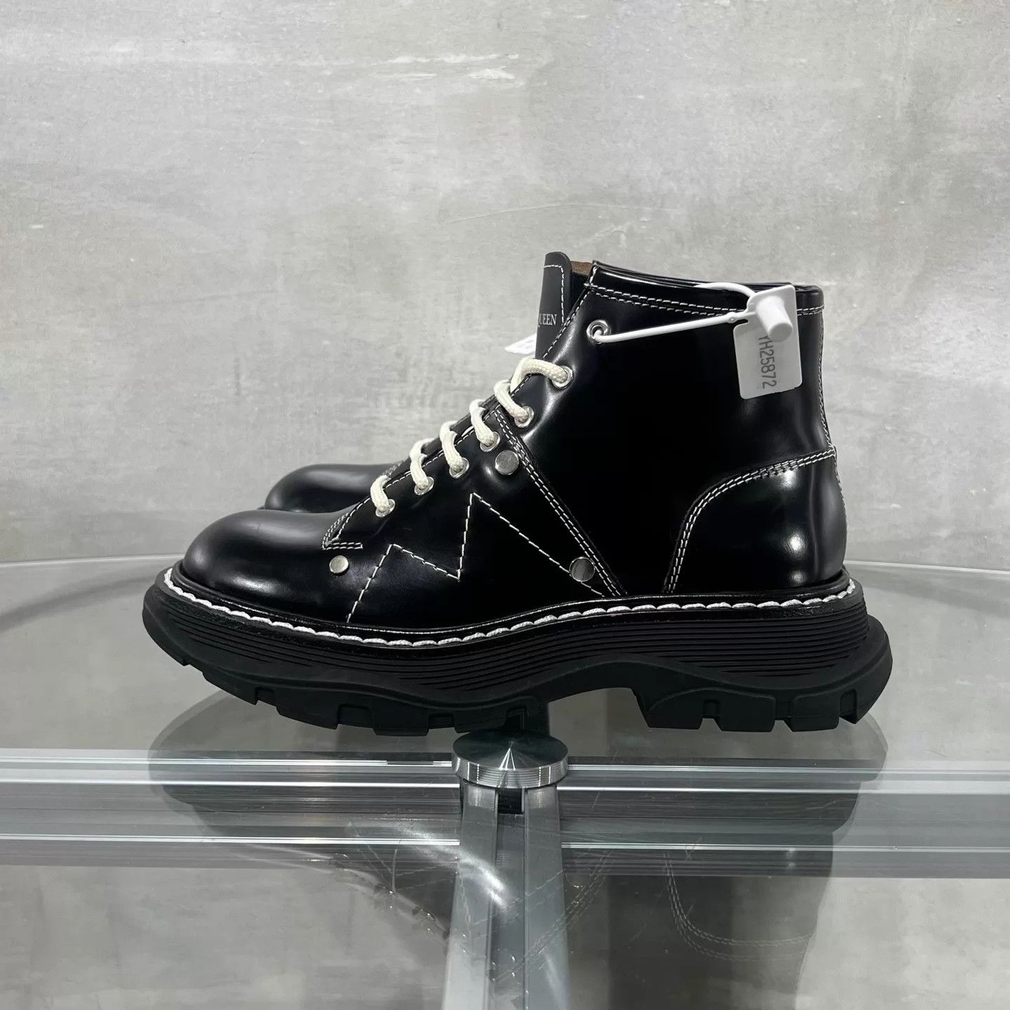 Alexander McQueen Alexander McQueen Tread black boots new with box 35 EU Size US 4.5 / IT 34.5 - 3 Thumbnail
