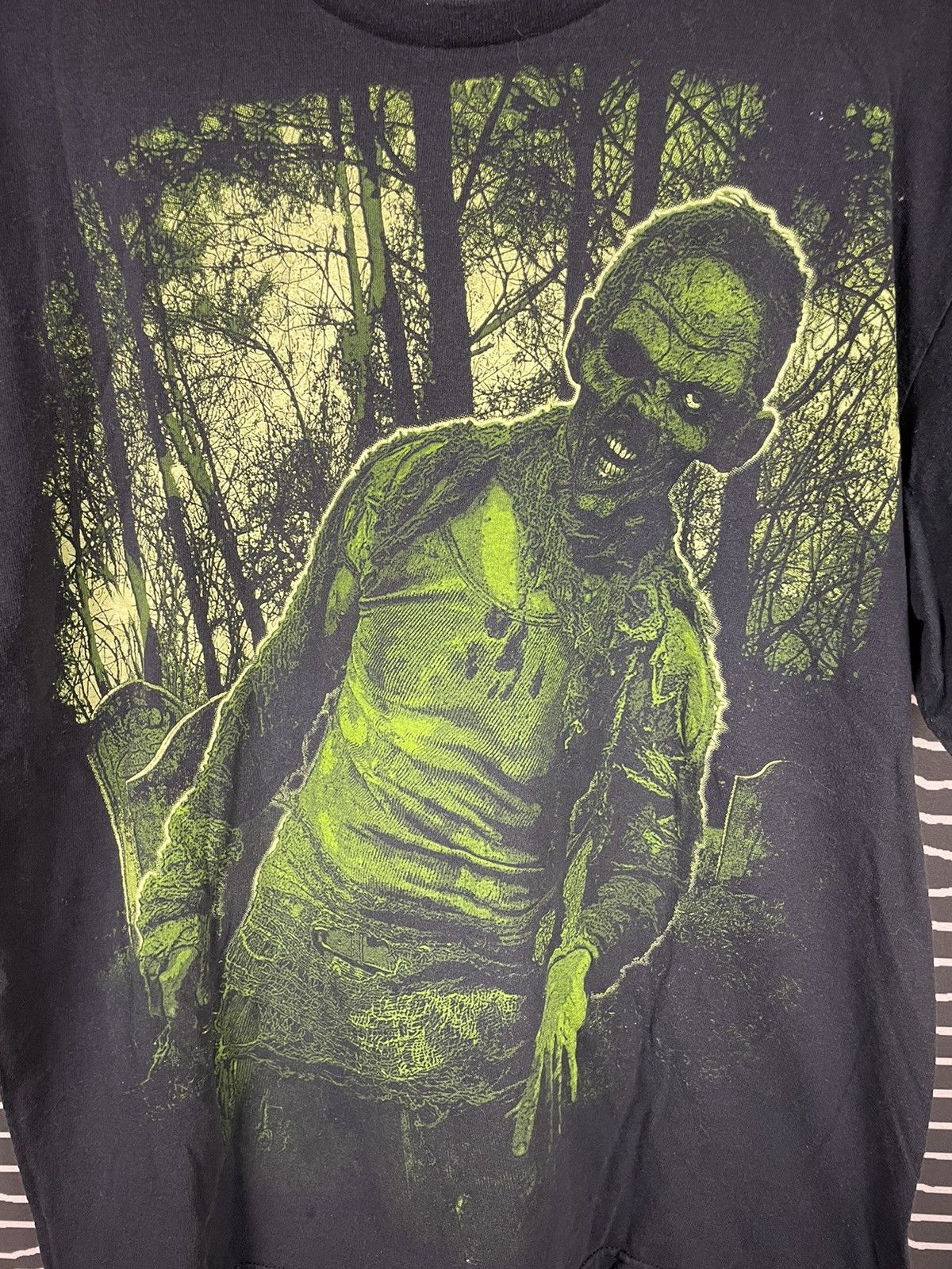 Vintage VTG Y2K Black Green Zombie Big Print T-Shirt Size US XL / EU 56 / 4 - 2 Thumbnail