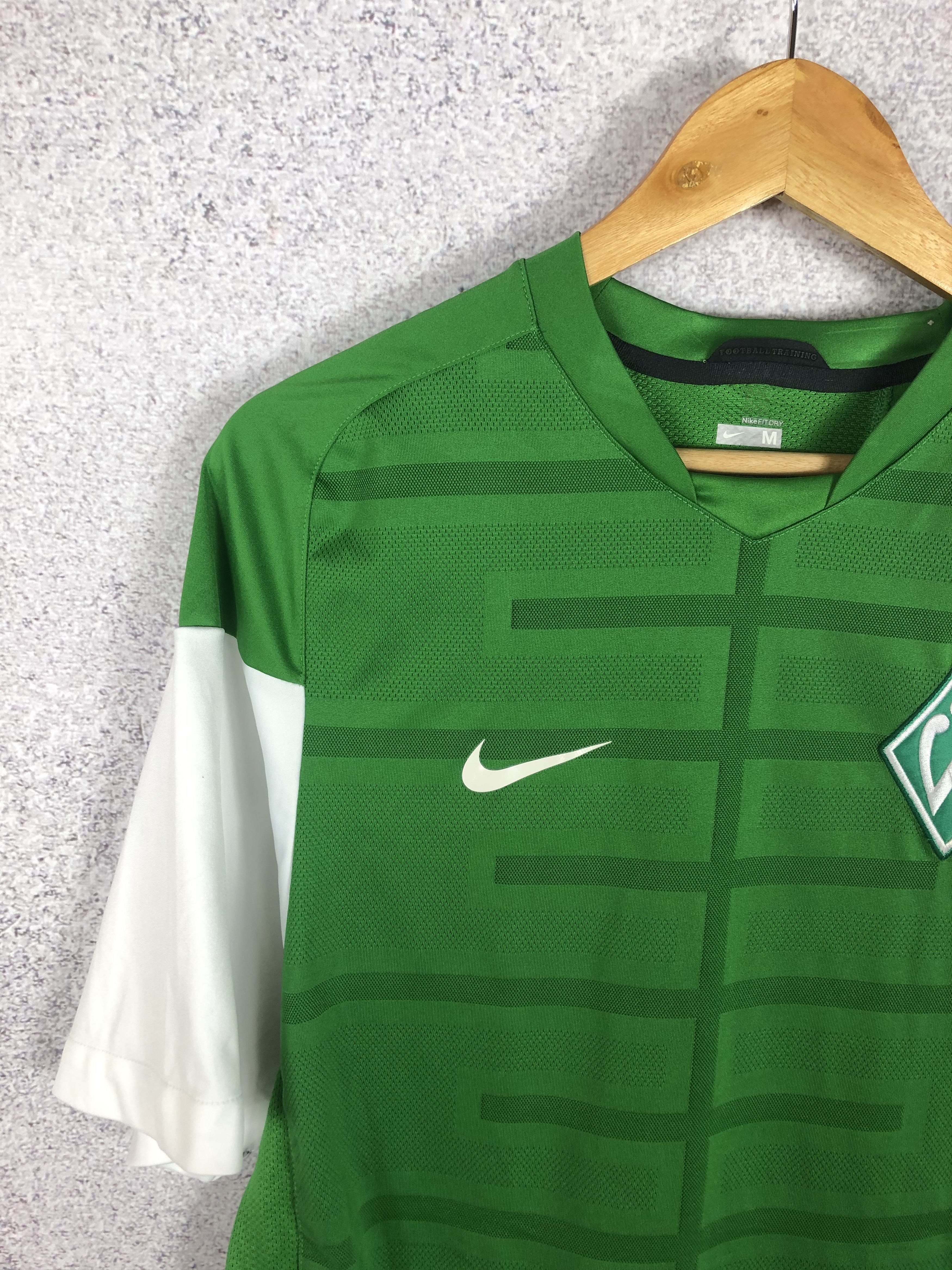 Nike Vintage Nike Werder Bremen Soccer Kit Football Jersey Shirt Size US M / EU 48-50 / 2 - 3 Thumbnail