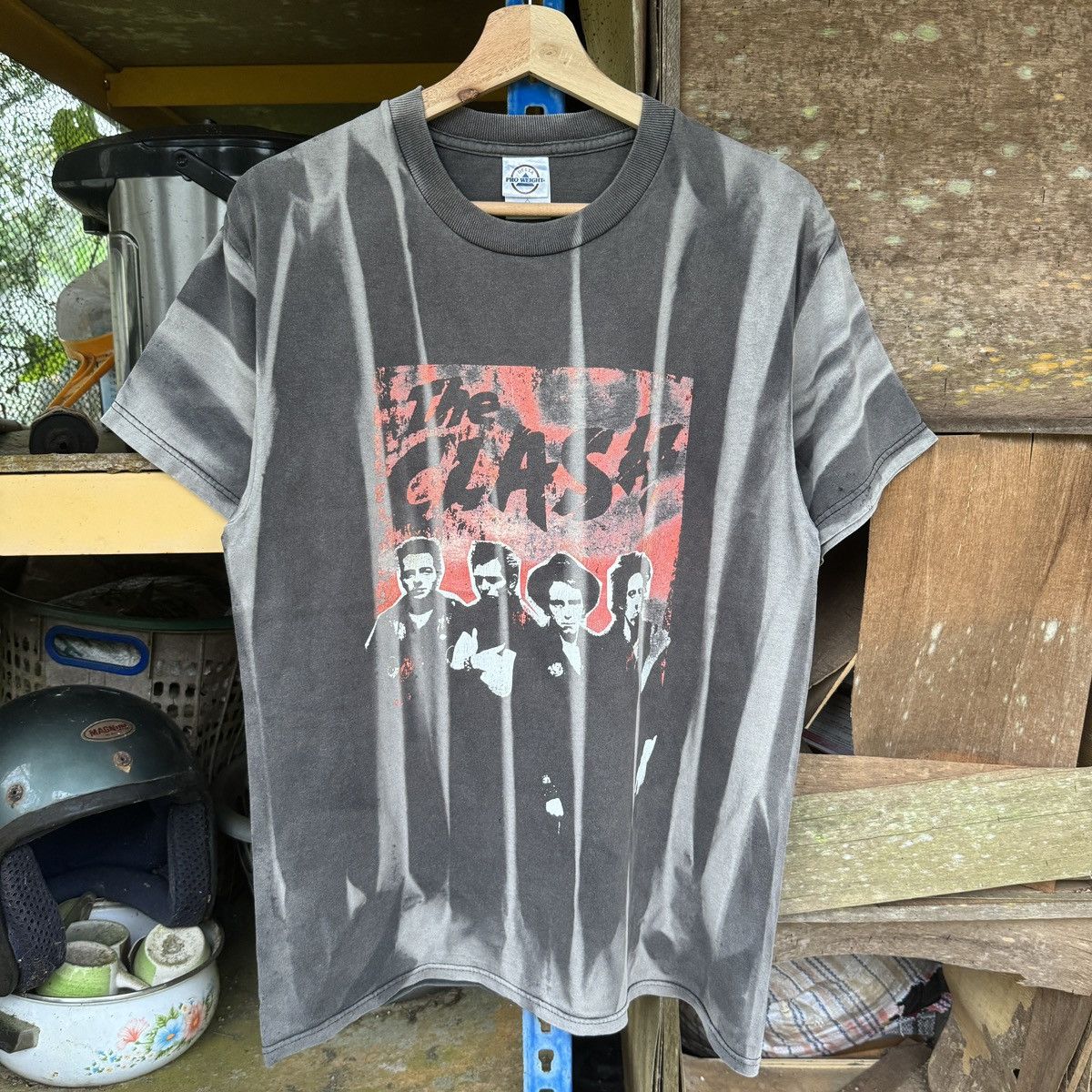 Band Tees × Vintage The Clash Vintage Y2K Nice Faded Tee Size US M / EU 48-50 / 2 - 1 Thumbnail