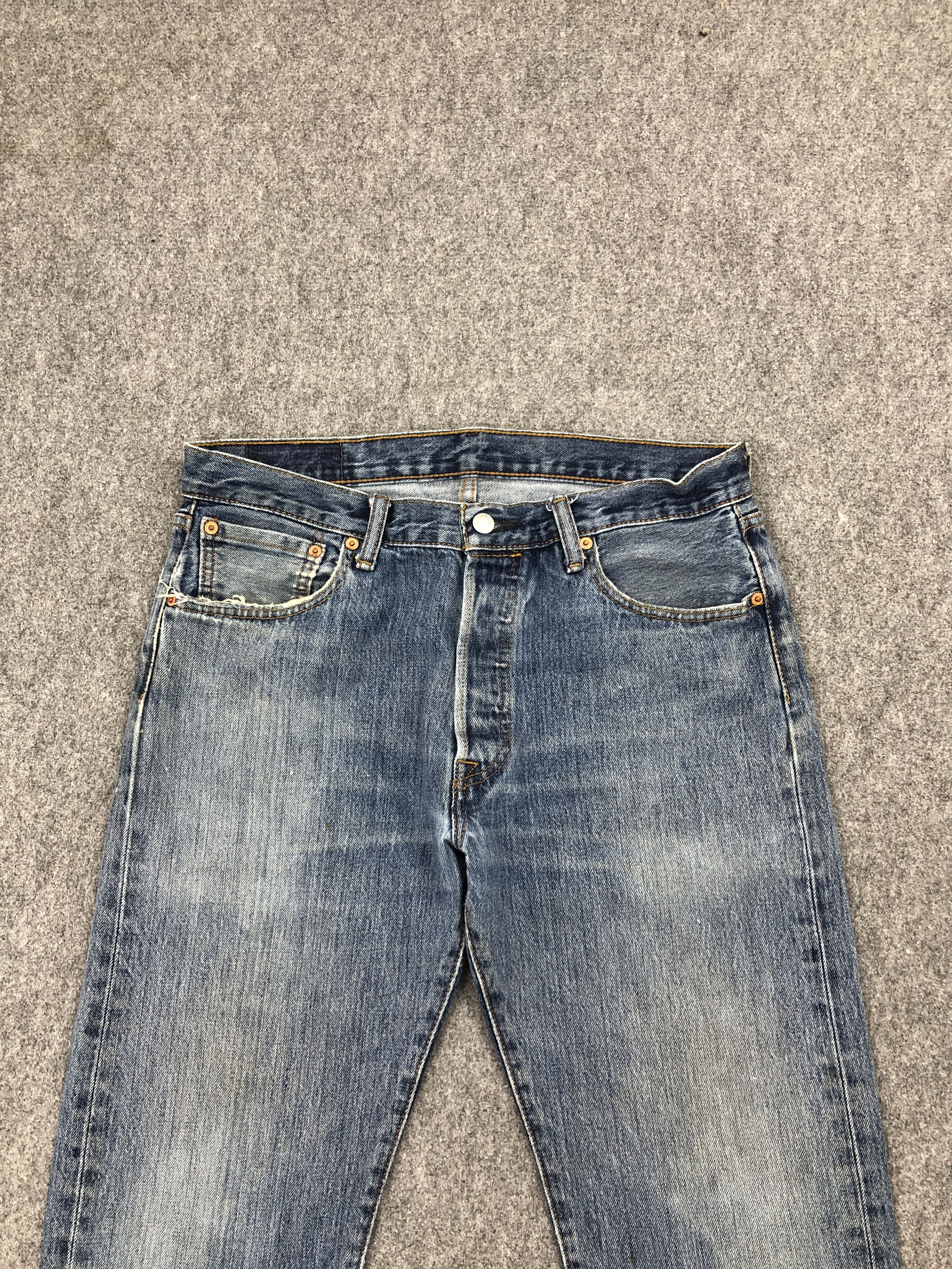 Levi's × Vintage Distressed Vintage Levi's 501 Blue Denim Jeans Size US 32 / EU 48 - 2 Thumbnail