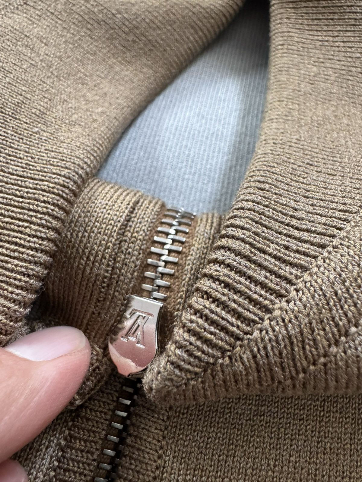 Louis Vuitton LOUIS VUITTON bomber jacket SEE REAL MEASUREMENTS IN PHOTOS Size US S / EU 44-46 / 1 - 24 Thumbnail